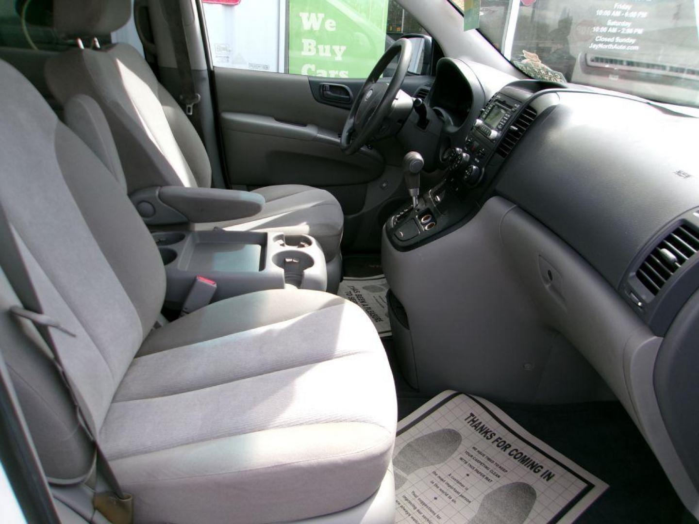 2011 WHITE KIA SEDONA LX (KNDMG4C74B6) with an 3.5L engine, Automatic transmission, located at 501 E. Columbia St., Springfield, OH, 45503, (800) 262-7122, 39.925262, -83.801796 - Photo#15