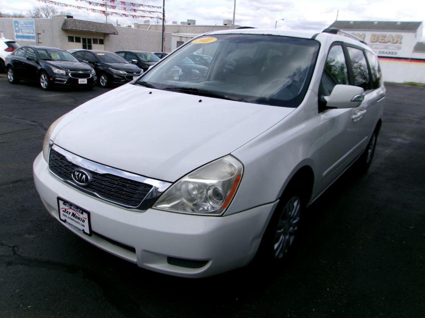 2011 WHITE KIA SEDONA LX (KNDMG4C74B6) with an 3.5L engine, Automatic transmission, located at 501 E. Columbia St., Springfield, OH, 45503, (800) 262-7122, 39.925262, -83.801796 - Photo#6