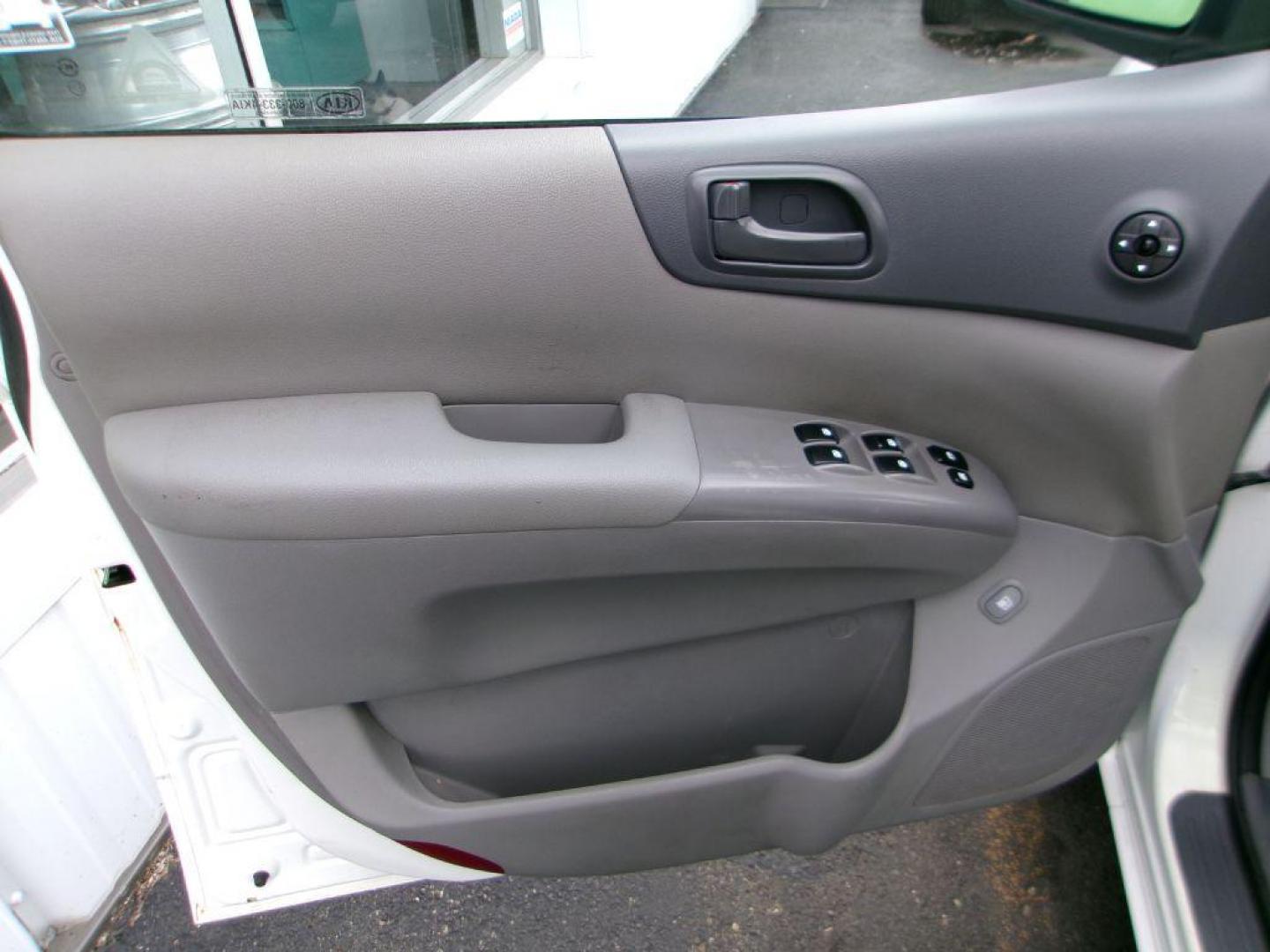 2011 WHITE KIA SEDONA LX (KNDMG4C74B6) with an 3.5L engine, Automatic transmission, located at 501 E. Columbia St., Springfield, OH, 45503, (800) 262-7122, 39.925262, -83.801796 - Photo#7
