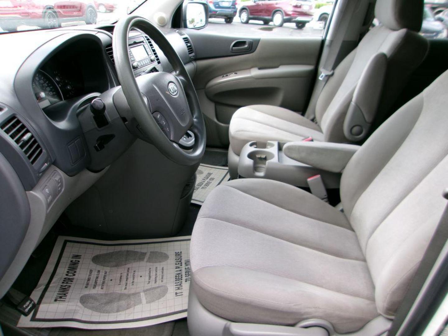 2011 WHITE KIA SEDONA LX (KNDMG4C74B6) with an 3.5L engine, Automatic transmission, located at 501 E. Columbia St., Springfield, OH, 45503, (800) 262-7122, 39.925262, -83.801796 - Photo#8