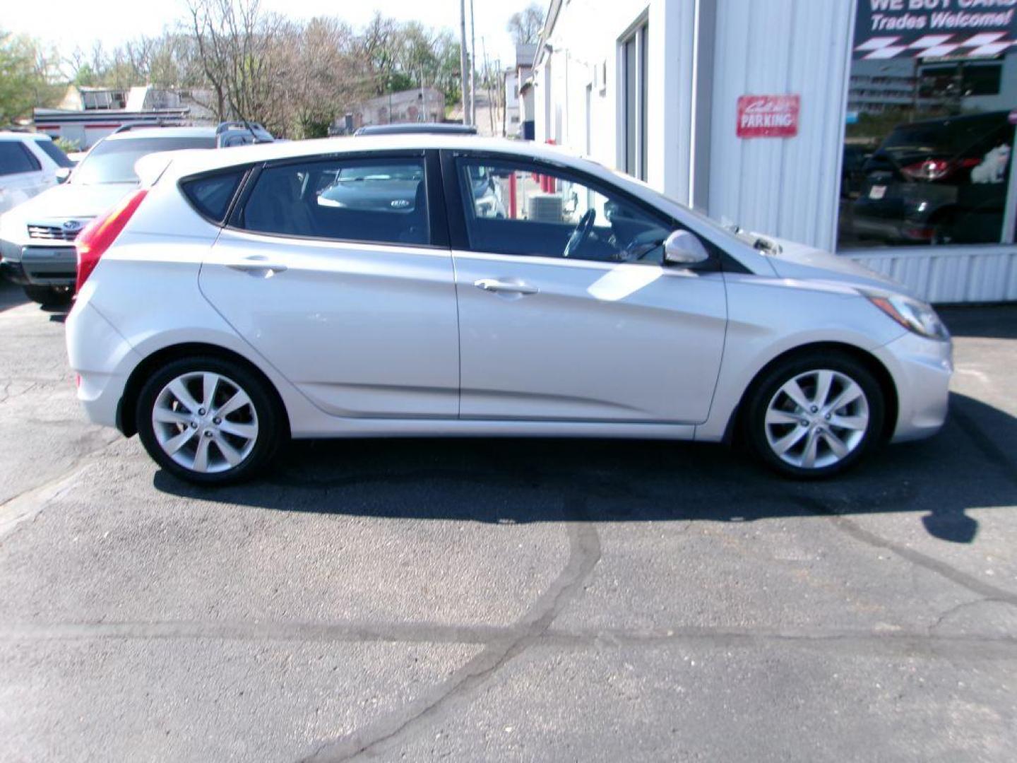 2013 SILVER HYUNDAI ACCENT SE (KMHCU5AE6DU) with an 1.6L engine, Automatic transmission, located at 501 E. Columbia St., Springfield, OH, 45503, (800) 262-7122, 39.925262, -83.801796 - ***Clean Carfax***SE***New Tires***Sunroof***New Front Pads and Rotors***Serviced and Detailed*** Jay North Auto has offered hand picked vehicles since 1965! Our customer's enjoy a NO pressure buying experience with a small town feel. All of our vehicles get fully inspected and detailed. We ar - Photo#0