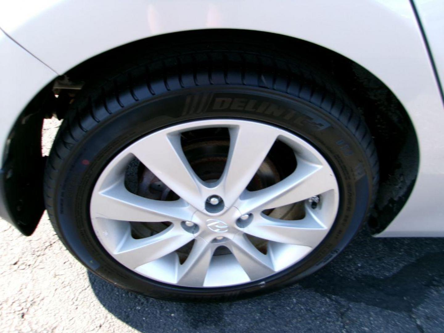 2013 SILVER HYUNDAI ACCENT SE (KMHCU5AE6DU) with an 1.6L engine, Automatic transmission, located at 501 E. Columbia St., Springfield, OH, 45503, (800) 262-7122, 39.925262, -83.801796 - ***Clean Carfax***SE***New Tires***Sunroof***New Front Pads and Rotors***Serviced and Detailed*** Jay North Auto has offered hand picked vehicles since 1965! Our customer's enjoy a NO pressure buying experience with a small town feel. All of our vehicles get fully inspected and detailed. We ar - Photo#19