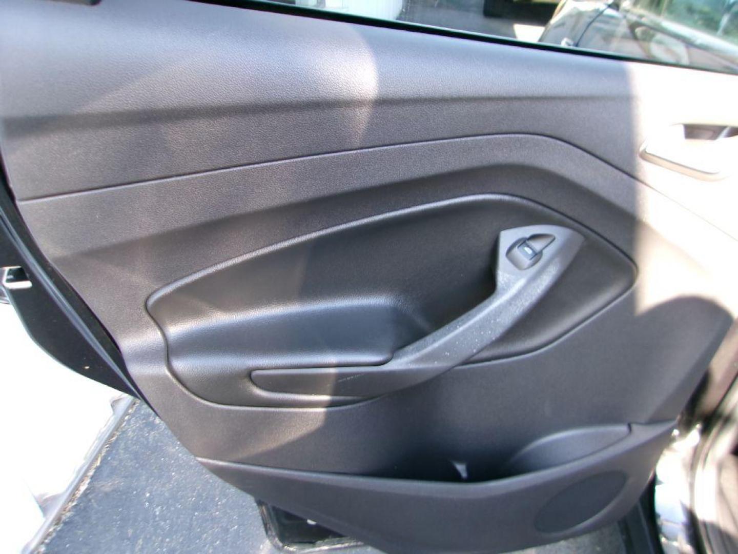 2015 BLACK FORD ESCAPE SE (1FMCU0G72FU) with an 2.5L engine, Automatic transmission, located at 501 E. Columbia St., Springfield, OH, 45503, (800) 262-7122, 39.925262, -83.801796 - ***New Tires***New Front and Rear Brake Pads and Rotors***New Battery***New Spark Plugs***Serviced and Detailed*** Jay North Auto has offered hand picked vehicles since 1965! Our customer's enjoy a NO pressure buying experience with a small town feel. All of our vehicles get fully inspected an - Photo#10