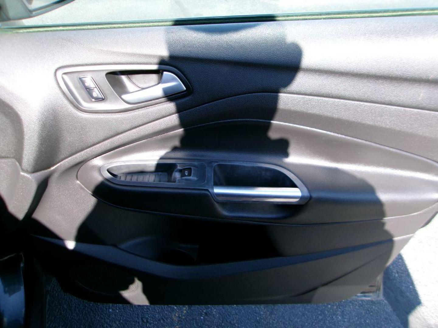 2015 BLACK FORD ESCAPE SE (1FMCU0G72FU) with an 2.5L engine, Automatic transmission, located at 501 E. Columbia St., Springfield, OH, 45503, (800) 262-7122, 39.925262, -83.801796 - ***New Tires***New Front and Rear Brake Pads and Rotors***New Battery***New Spark Plugs***Serviced and Detailed*** Jay North Auto has offered hand picked vehicles since 1965! Our customer's enjoy a NO pressure buying experience with a small town feel. All of our vehicles get fully inspected an - Photo#15