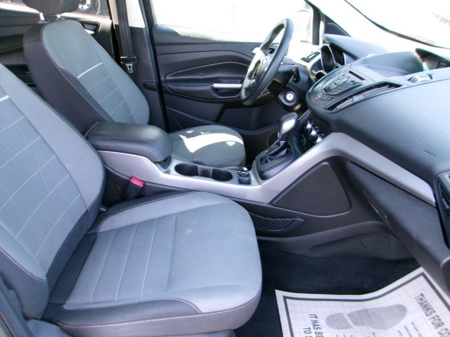 2015 BLACK FORD ESCAPE SE (1FMCU0G72FU) with an 2.5L engine, Automatic transmission, located at 501 E. Columbia St., Springfield, OH, 45503, (800) 262-7122, 39.925262, -83.801796 - ***New Tires***New Front and Rear Brake Pads and Rotors***New Battery***New Spark Plugs***Serviced and Detailed*** Jay North Auto has offered hand picked vehicles since 1965! Our customer's enjoy a NO pressure buying experience with a small town feel. All of our vehicles get fully inspected an - Photo#16