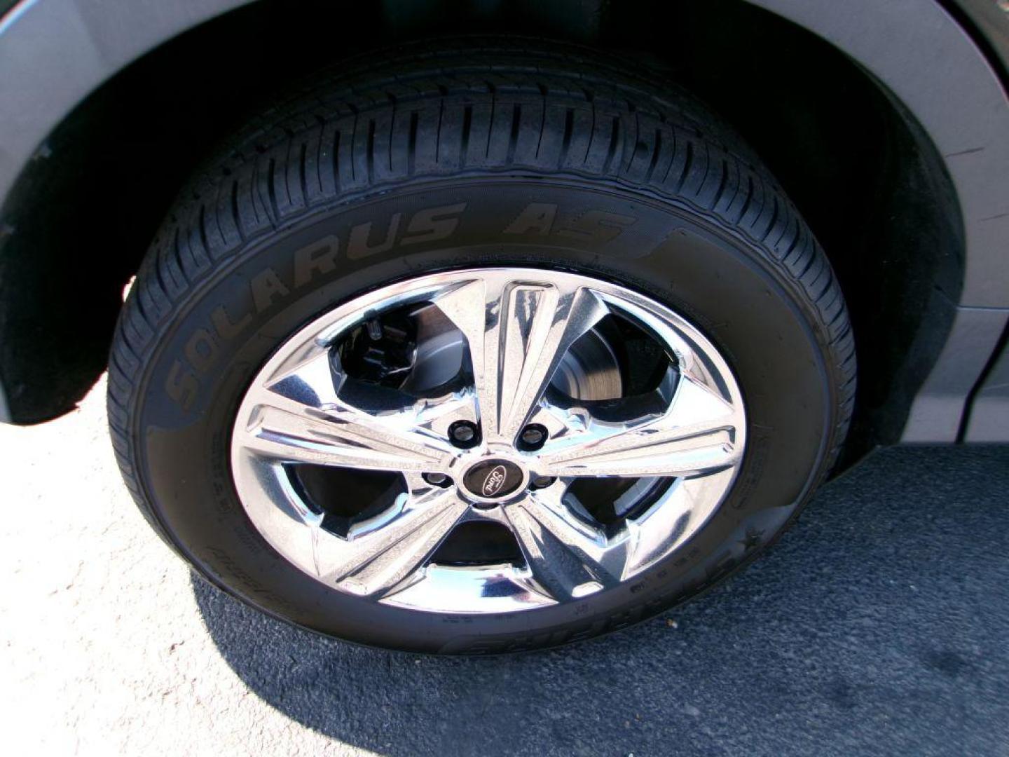2015 BLACK FORD ESCAPE SE (1FMCU0G72FU) with an 2.5L engine, Automatic transmission, located at 501 E. Columbia St., Springfield, OH, 45503, (800) 262-7122, 39.925262, -83.801796 - ***New Tires***New Front and Rear Brake Pads and Rotors***New Battery***New Spark Plugs***Serviced and Detailed*** Jay North Auto has offered hand picked vehicles since 1965! Our customer's enjoy a NO pressure buying experience with a small town feel. All of our vehicles get fully inspected an - Photo#18