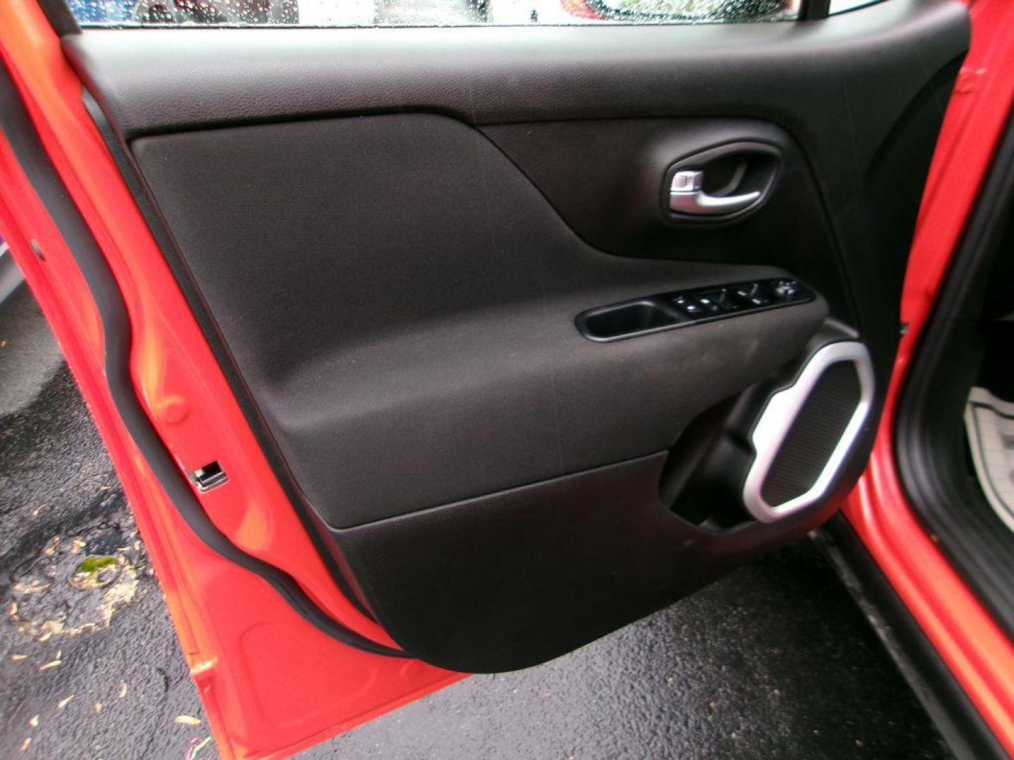 2021 ORANGE JEEP RENEGADE LATITUDE (ZACNJDBB0MP) with an 2.4L engine, Automatic transmission, located at 501 E. Columbia St., Springfield, OH, 45503, (800) 262-7122, 39.925262, -83.801796 - *** 1 Owner *** Clean CarFax w/ good service history *** Latitude 4wd *** NICE *** Serviced and Detailed *** Jay North Auto has offered hand picked vehicles since 1965! Our customer's enjoy a NO pressure buying experience with a small town feel. All of our vehicles get fully inspected and detai - Photo#10