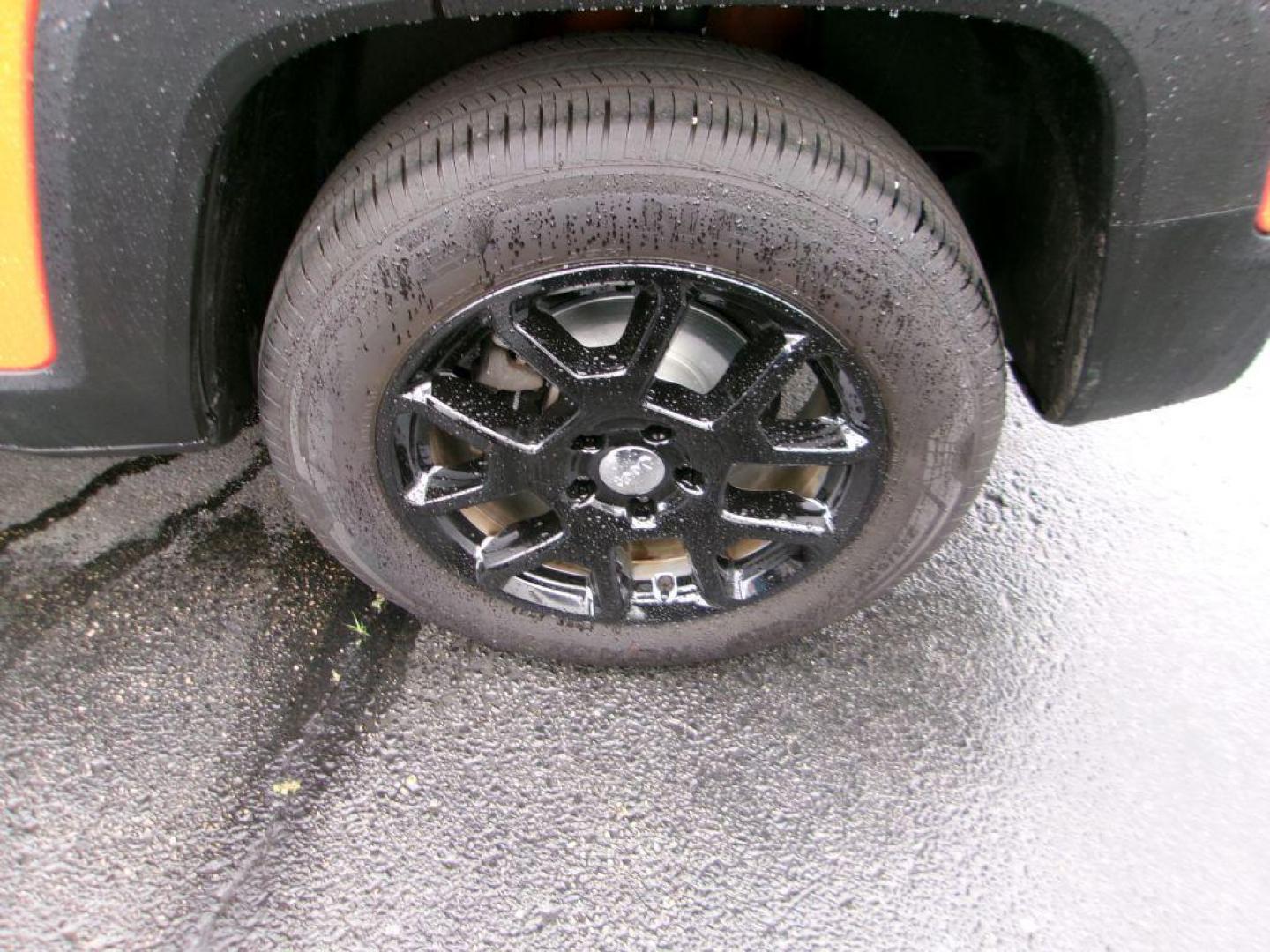 2021 ORANGE JEEP RENEGADE LATITUDE (ZACNJDBB0MP) with an 2.4L engine, Automatic transmission, located at 501 E. Columbia St., Springfield, OH, 45503, (800) 262-7122, 39.925262, -83.801796 - *** 1 Owner *** Clean CarFax w/ good service history *** Latitude 4wd *** NICE *** Serviced and Detailed *** Jay North Auto has offered hand picked vehicles since 1965! Our customer's enjoy a NO pressure buying experience with a small town feel. All of our vehicles get fully inspected and detai - Photo#15