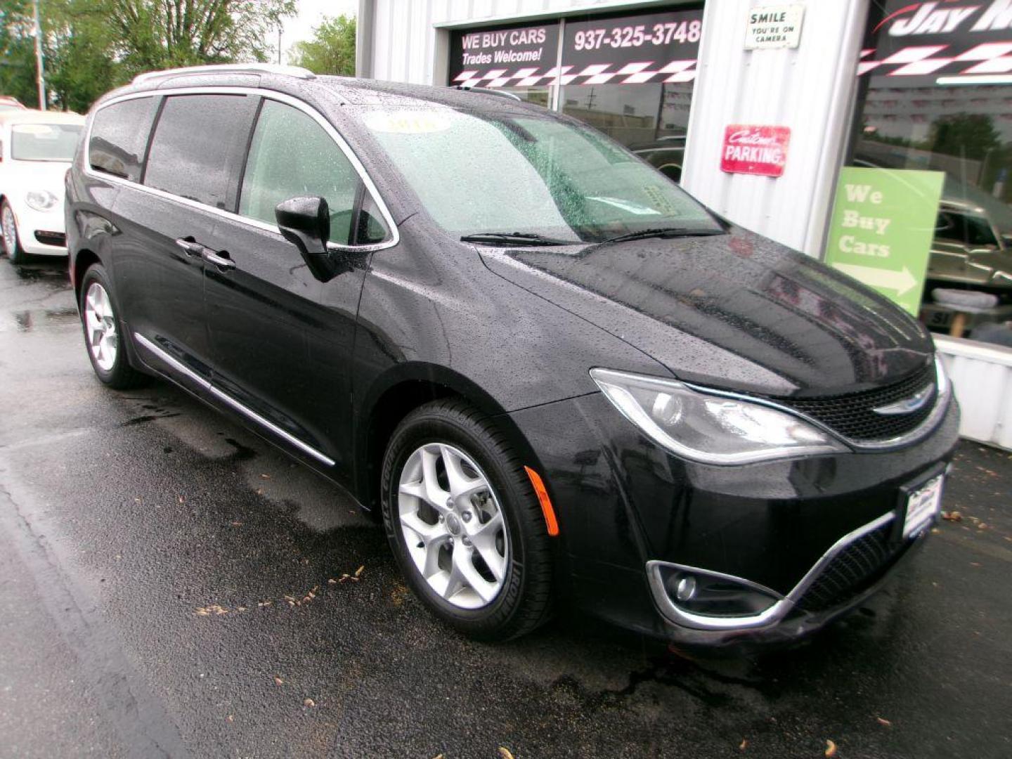2018 BLACK CHRYSLER PACIFICA TOURING L (2C4RC1BG5JR) with an 3.6L engine, Automatic transmission, located at 501 E. Columbia St., Springfield, OH, 45503, (800) 262-7122, 39.925262, -83.801796 - *** Serviced and Detailed *** Leather *** Remote Start *** Touring L *** LOADED *** Advanced Multistage Front Airbags Driver Inflatable Knee-Bolster Airbag Passenger Inflatable Knee-Bolster Air Bag Supplemental Side-Curtain Airbags in All Rows Supplemental Front Seat-Mounted Side Airbags - Photo#1