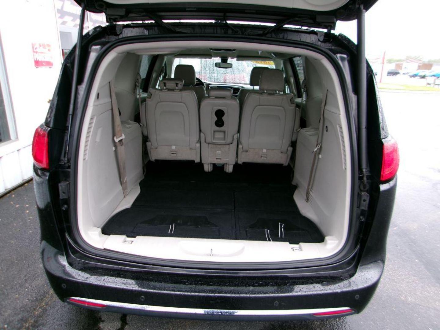 2018 BLACK CHRYSLER PACIFICA TOURING L (2C4RC1BG5JR) with an 3.6L engine, Automatic transmission, located at 501 E. Columbia St., Springfield, OH, 45503, (800) 262-7122, 39.925262, -83.801796 - *** Serviced and Detailed *** Leather *** Remote Start *** Touring L *** LOADED *** Advanced Multistage Front Airbags Driver Inflatable Knee-Bolster Airbag Passenger Inflatable Knee-Bolster Air Bag Supplemental Side-Curtain Airbags in All Rows Supplemental Front Seat-Mounted Side Airbags - Photo#8