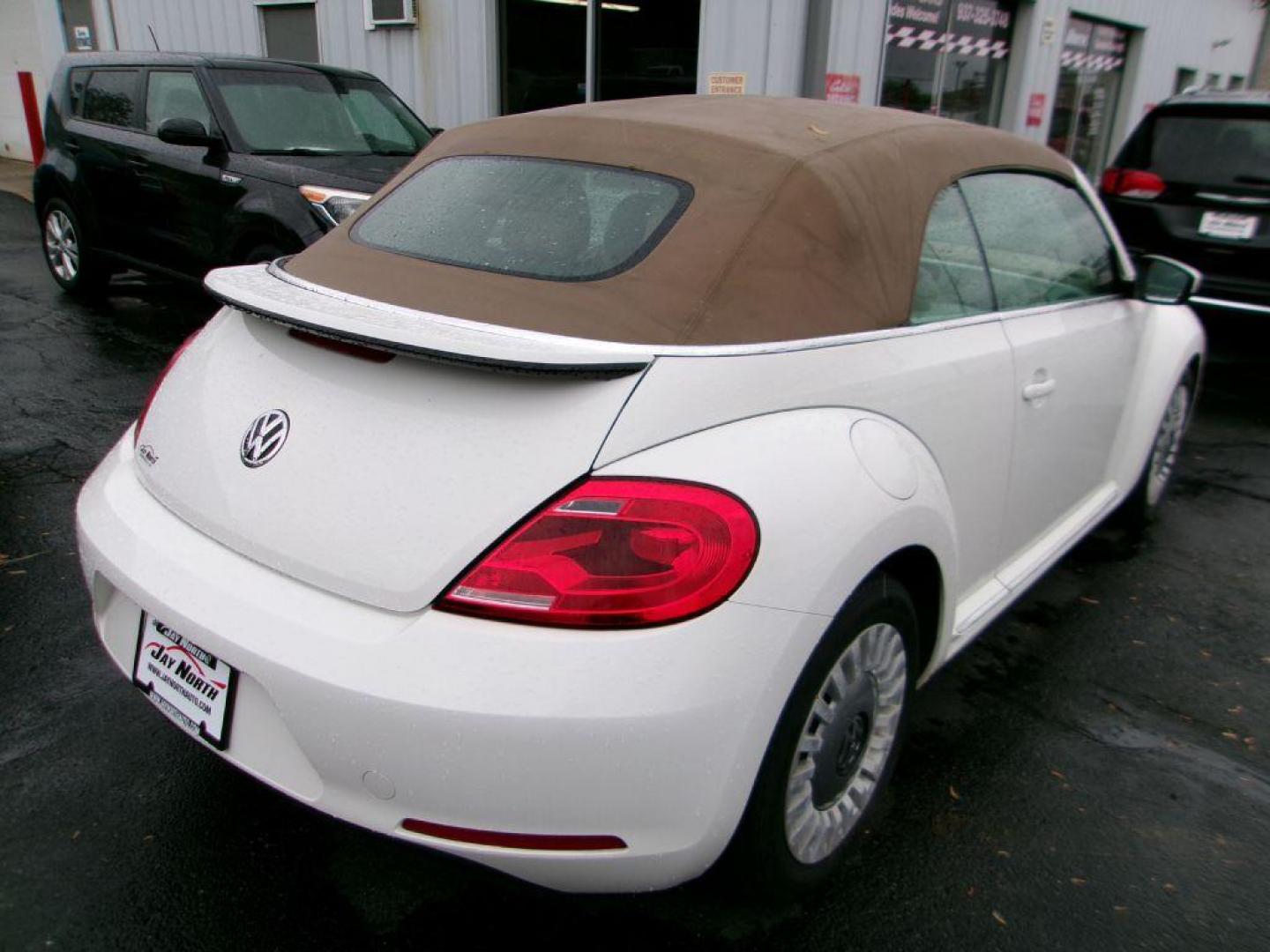 2013 WHITE VOLKSWAGEN BEETLE 2.5 (3VW5P7AT7DM) with an 2.5L engine, Automatic transmission, located at 501 E. Columbia St., Springfield, OH, 45503, (800) 262-7122, 39.925262, -83.801796 - *** 1 Owner *** Serviced and Deatiled *** Leather *** Push Button Start *** Jay North Auto has offered hand picked vehicles since 1965! Our customer's enjoy a NO pressure buying experience with a small town feel. All of our vehicles get fully inspected and detailed. We are a preferred dealer fo - Photo#5