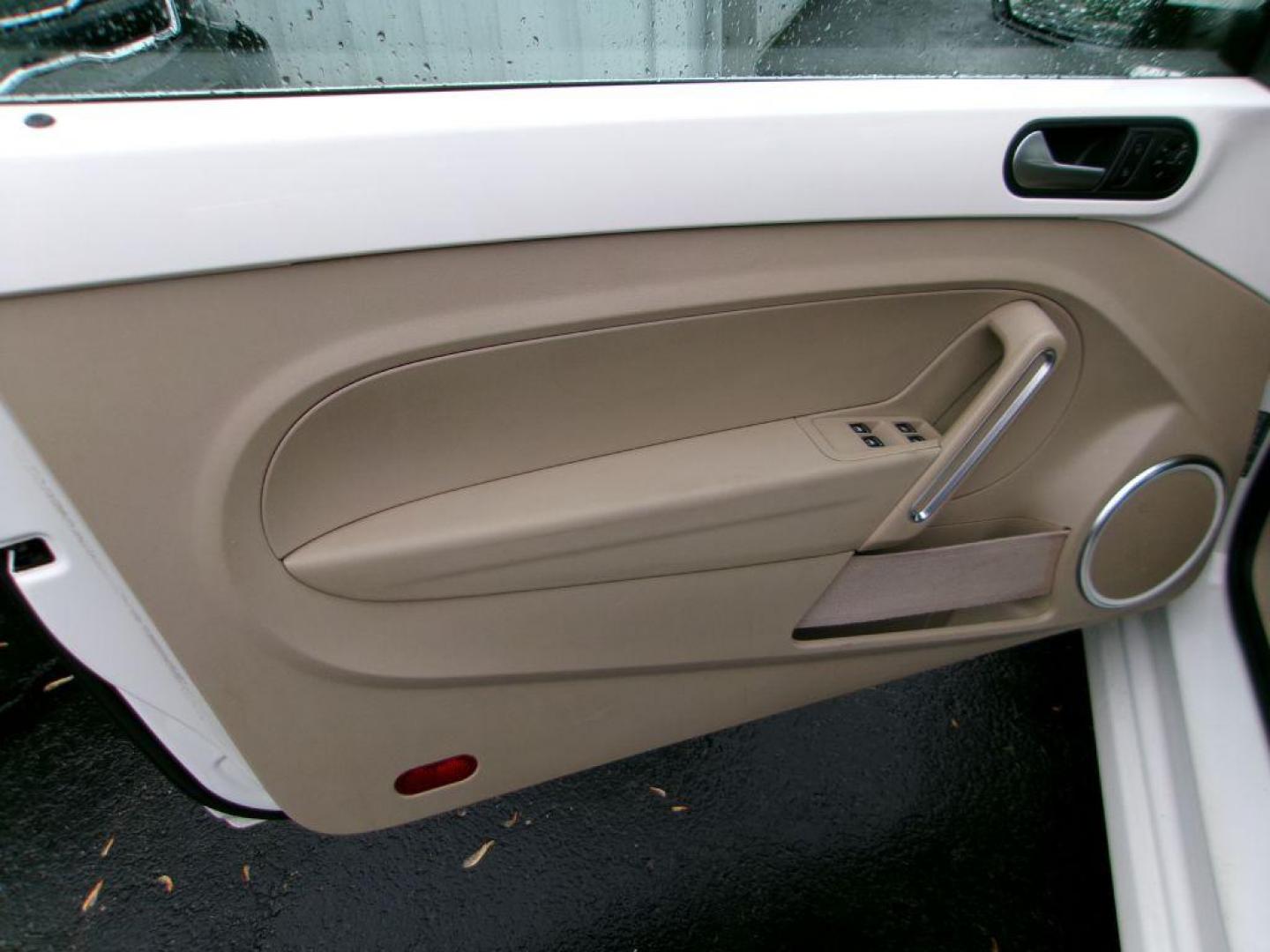 2013 WHITE VOLKSWAGEN BEETLE 2.5 (3VW5P7AT7DM) with an 2.5L engine, Automatic transmission, located at 501 E. Columbia St., Springfield, OH, 45503, (800) 262-7122, 39.925262, -83.801796 - *** 1 Owner *** Serviced and Deatiled *** Leather *** Push Button Start *** Jay North Auto has offered hand picked vehicles since 1965! Our customer's enjoy a NO pressure buying experience with a small town feel. All of our vehicles get fully inspected and detailed. We are a preferred dealer fo - Photo#8