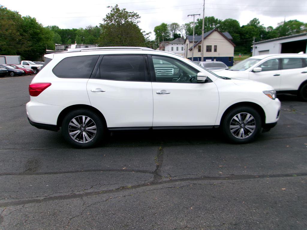photo of 2019 NISSAN PATHFINDER SV