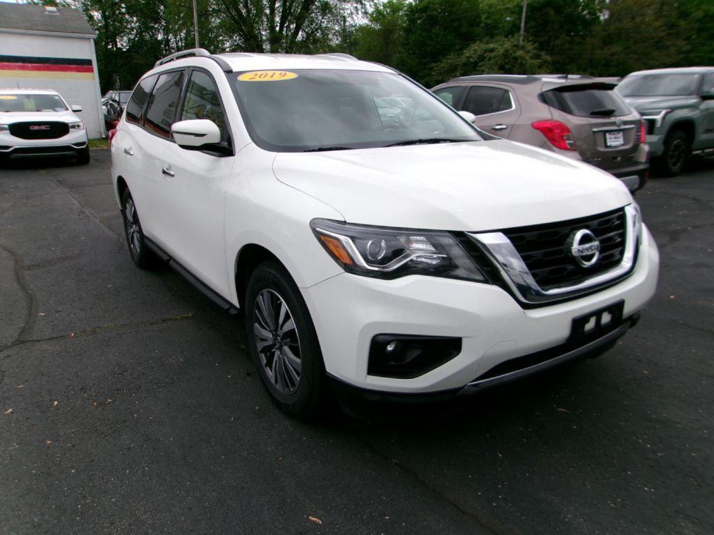 2019 WHITE NISSAN PATHFINDER SV (5N1DR2MN2KC) with an 3.5L engine, Continuously Variable transmission, located at 501 E. Columbia St., Springfield, OH, 45503, (800) 262-7122, 39.925262, -83.801796 - *** New Tires *** New Brakes *** SV *** Clean CarFax *** FWD *** Third Row Seating *** V6 *** Serviced and Detailed *** New Motor / Trans Mounts *** Tune Up *** NICE *** Jay North Auto has offered hand picked vehicles since 1965! Our customer's enjoy a NO pressure buying experience with a small - Photo#2