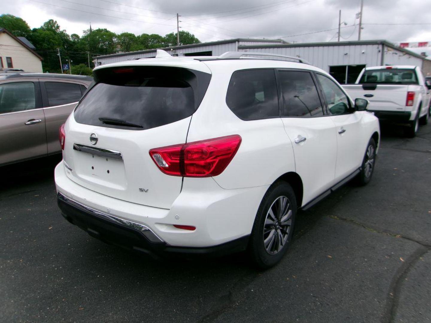 2019 WHITE NISSAN PATHFINDER SV (5N1DR2MN2KC) with an 3.5L engine, Continuously Variable transmission, located at 501 E. Columbia St., Springfield, OH, 45503, (800) 262-7122, 39.925262, -83.801796 - *** New Tires *** New Brakes *** SV *** Clean CarFax *** FWD *** Third Row Seating *** V6 *** Serviced and Detailed *** New Motor / Trans Mounts *** Tune Up *** NICE *** Jay North Auto has offered hand picked vehicles since 1965! Our customer's enjoy a NO pressure buying experience with a small - Photo#3