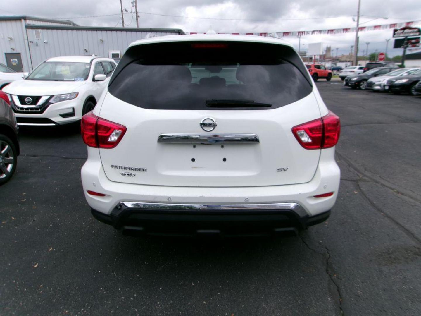 2019 WHITE NISSAN PATHFINDER SV (5N1DR2MN2KC) with an 3.5L engine, Continuously Variable transmission, located at 501 E. Columbia St., Springfield, OH, 45503, (800) 262-7122, 39.925262, -83.801796 - *** New Tires *** New Brakes *** SV *** Clean CarFax *** FWD *** Third Row Seating *** V6 *** Serviced and Detailed *** New Motor / Trans Mounts *** Tune Up *** NICE *** Jay North Auto has offered hand picked vehicles since 1965! Our customer's enjoy a NO pressure buying experience with a small - Photo#4
