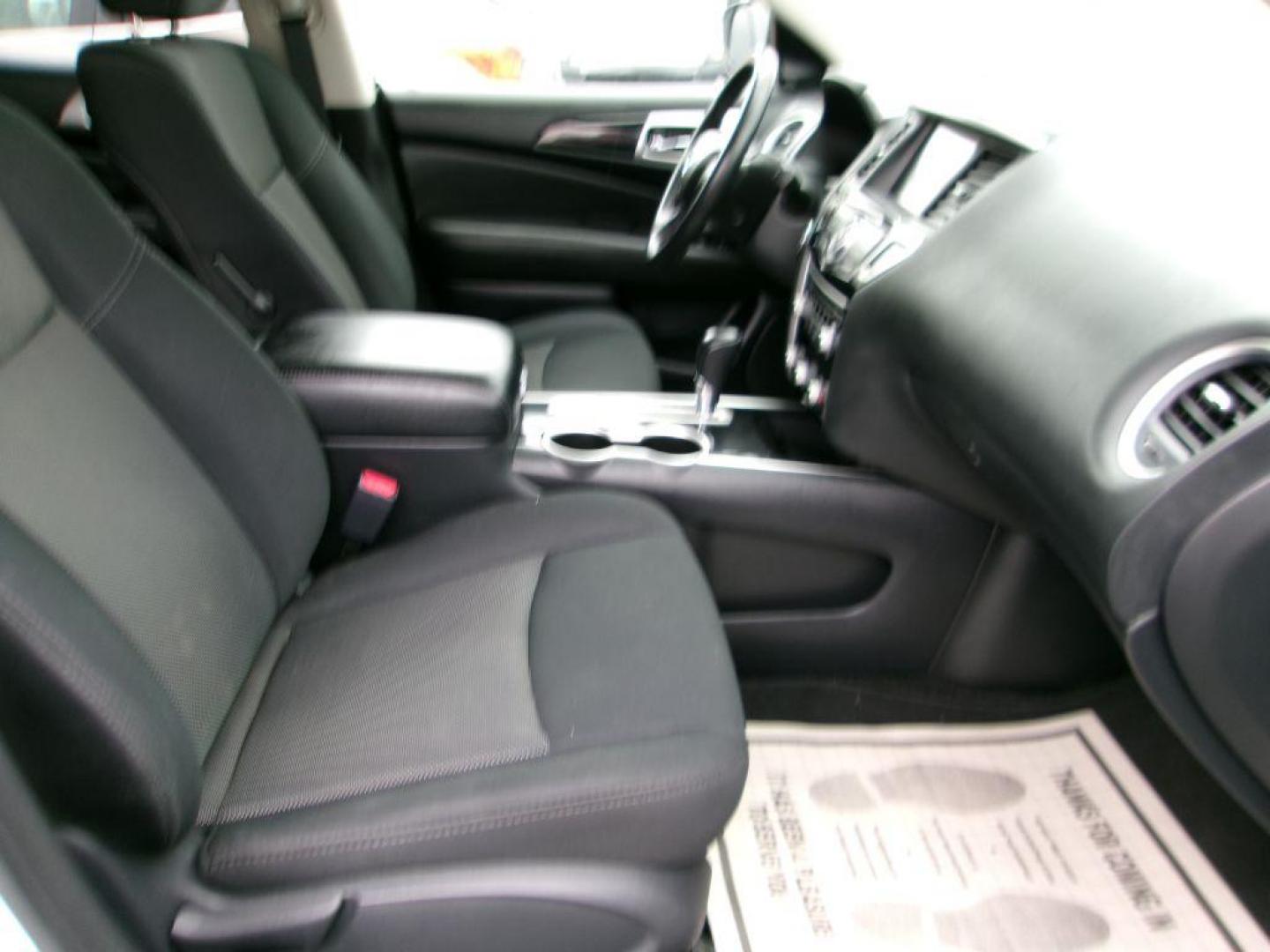 2019 WHITE NISSAN PATHFINDER SV (5N1DR2MN2KC) with an 3.5L engine, Continuously Variable transmission, located at 501 E. Columbia St., Springfield, OH, 45503, (800) 262-7122, 39.925262, -83.801796 - *** New Tires *** New Brakes *** SV *** Clean CarFax *** FWD *** Third Row Seating *** V6 *** Serviced and Detailed *** New Motor / Trans Mounts *** Tune Up *** NICE *** Jay North Auto has offered hand picked vehicles since 1965! Our customer's enjoy a NO pressure buying experience with a small - Photo#18
