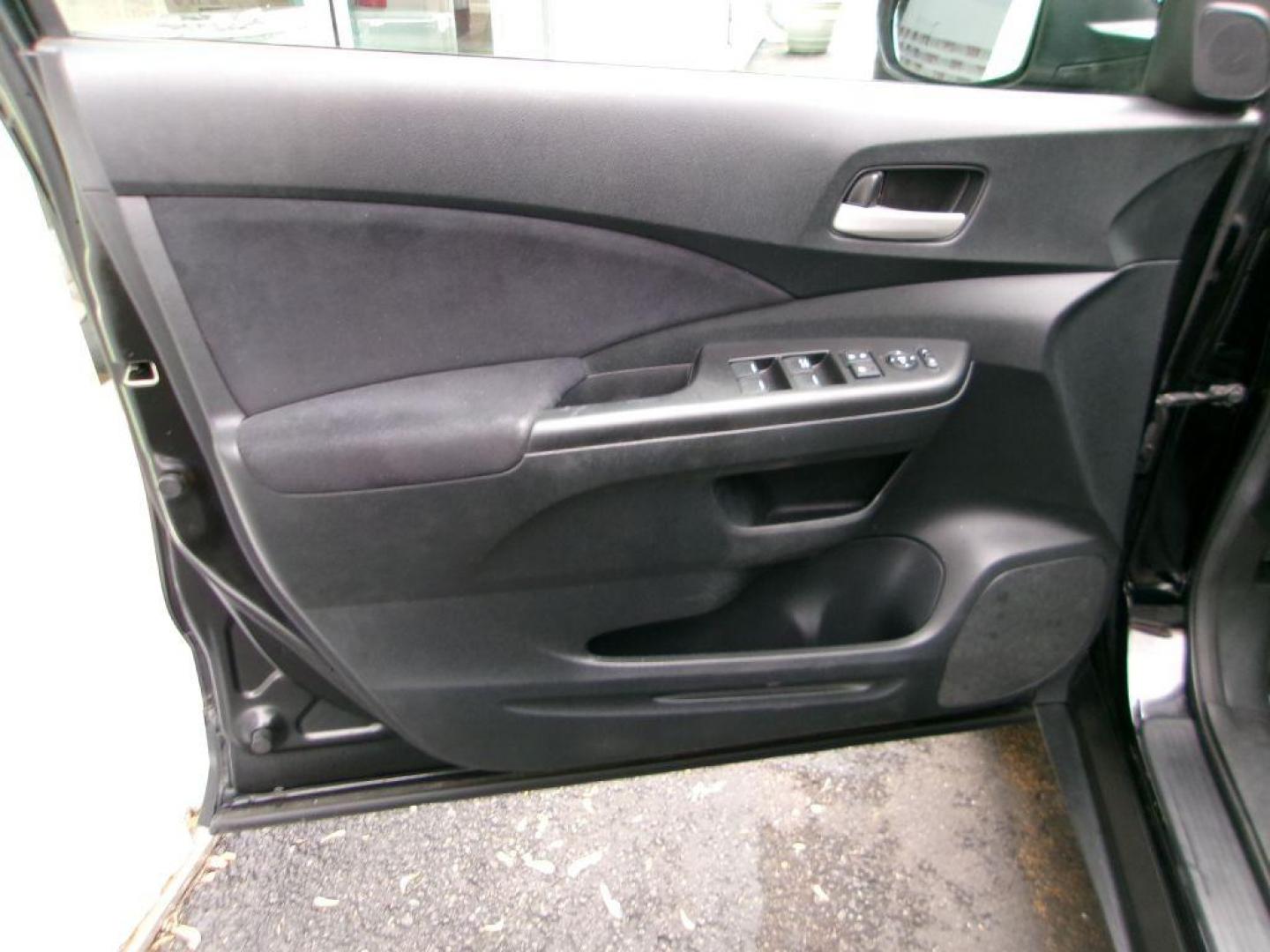 2013 BLACK HONDA CR-V EX (2HKRM4H56DH) with an 2.4L engine, Automatic transmission, located at 501 E. Columbia St., Springfield, OH, 45503, (800) 262-7122, 39.925262, -83.801796 - *** EX *** AWD *** Moonroof *** Back Up Camera *** Serviced and Detailed *** 2.4L *** NICE *** Jay North Auto has offered hand picked vehicles since 1965! Our customer's enjoy a NO pressure buying experience with a small town feel. All of our vehicles get fully inspected and detailed. We are a - Photo#11