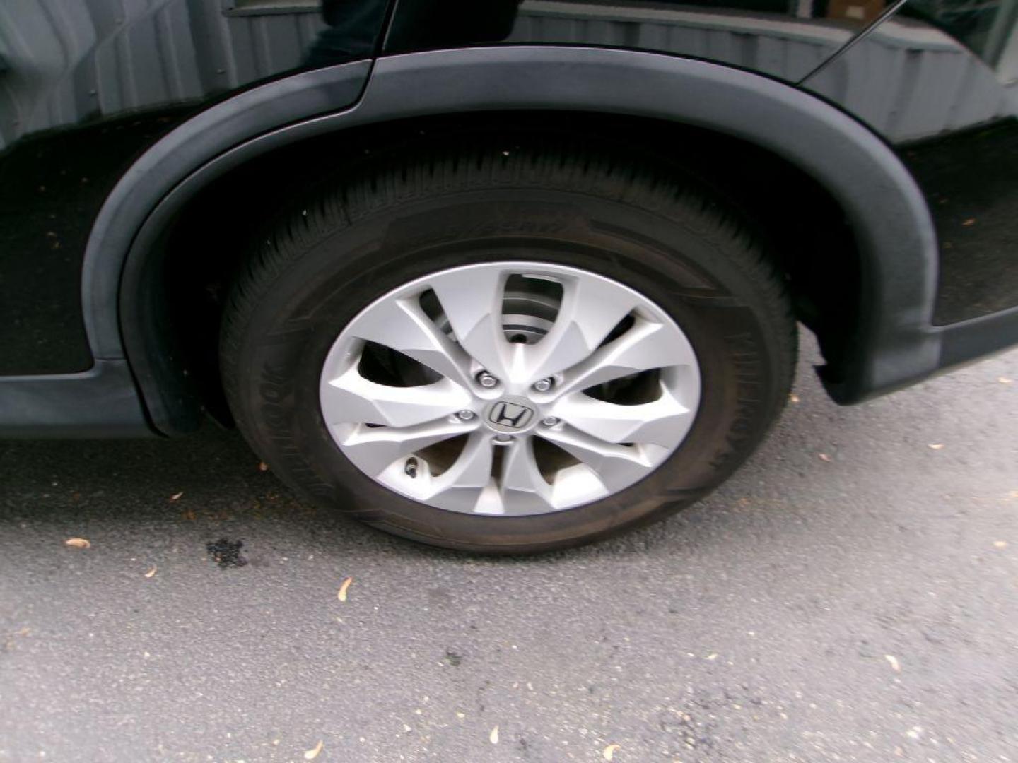 2013 BLACK HONDA CR-V EX (2HKRM4H56DH) with an 2.4L engine, Automatic transmission, located at 501 E. Columbia St., Springfield, OH, 45503, (800) 262-7122, 39.925262, -83.801796 - *** EX *** AWD *** Moonroof *** Back Up Camera *** Serviced and Detailed *** 2.4L *** NICE *** Jay North Auto has offered hand picked vehicles since 1965! Our customer's enjoy a NO pressure buying experience with a small town feel. All of our vehicles get fully inspected and detailed. We are a - Photo#18