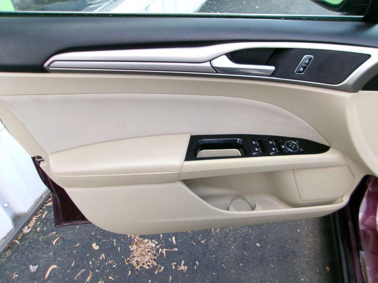 2013 RED FORD FUSION SE (3FA6P0H77DR) with an 2.5L engine, Automatic transmission, located at 501 E. Columbia St., Springfield, OH, 45503, (800) 262-7122, 39.925262, -83.801796 - ***1-Owner***SE***Moonroof***Only 86k Miles***Serviced and Detailed*** Jay North Auto has offered hand picked vehicles since 1965! Our customer's enjoy a NO pressure buying experience with a small town feel. All of our vehicles get fully inspected and detailed. We are a preferred dealer for many - Photo#7