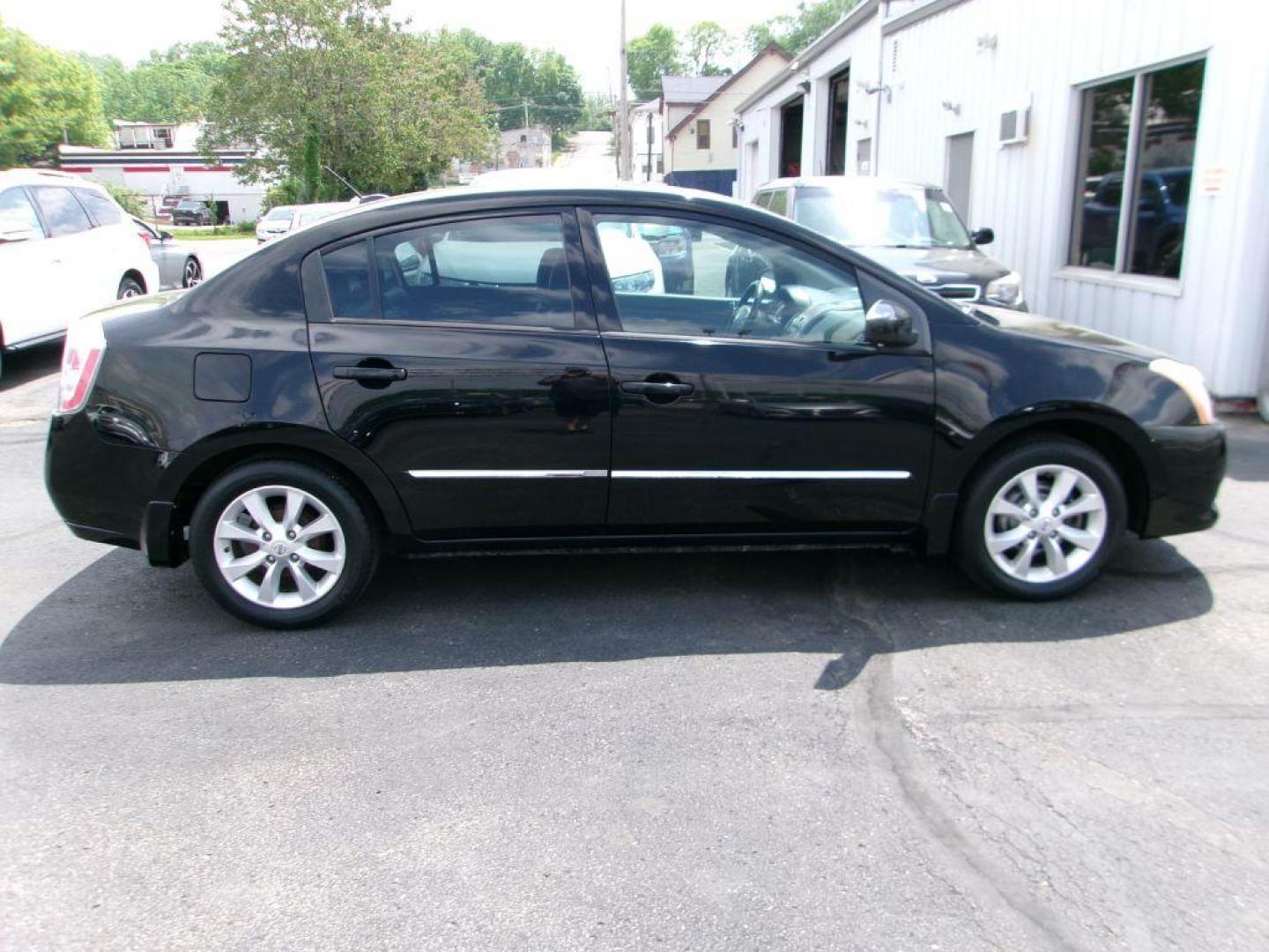 2010 BLACK NISSAN SENTRA 2.0 SL (3N1AB6AP6AL) with an 2.0L engine, Continuously Variable transmission, located at 501 E. Columbia St., Springfield, OH, 45503, (800) 262-7122, 39.925262, -83.801796 - *** Leather *** Moonroof *** 2.0L SL FWD *** Serviced and Detailed *** Well Maintained w/ 31 Service Records on Clean CarFax *** Very Clean *** Jay North Auto has offered hand picked vehicles since 1965! Our customer's enjoy a NO pressure buying experience with a small town feel. All of our ve - Photo#0