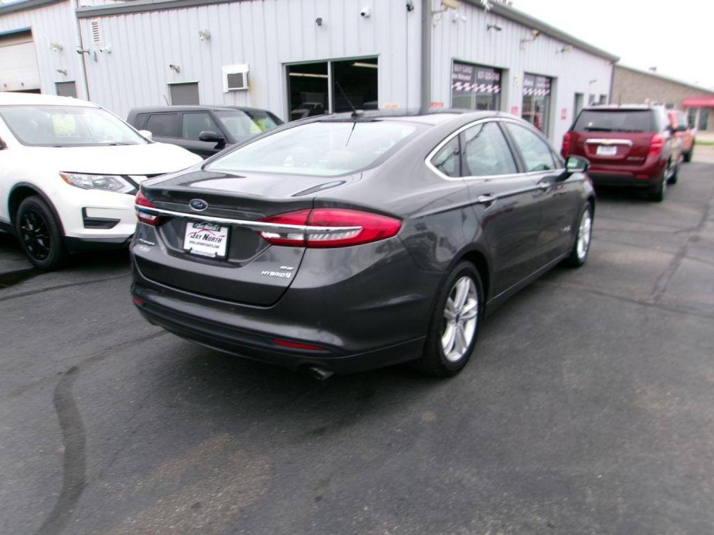 2018 GRAY FORD FUSION SE HYBRID (3FA6P0LU5JR) with an 2.0L engine, Continuously Variable transmission, located at 501 E. Columbia St., Springfield, OH, 45503, (800) 262-7122, 39.925262, -83.801796 - *** Leather *** Back Up Camera *** SE Hybrid *** Serviced and Detailed *** Clean CarFax with 21 Service Records *** Alloy Wheels *** Jay North Auto has offered hand picked vehicles since 1965! Our customer's enjoy a NO pressure buying experience with a small town feel. All of our vehicles get f - Photo#4