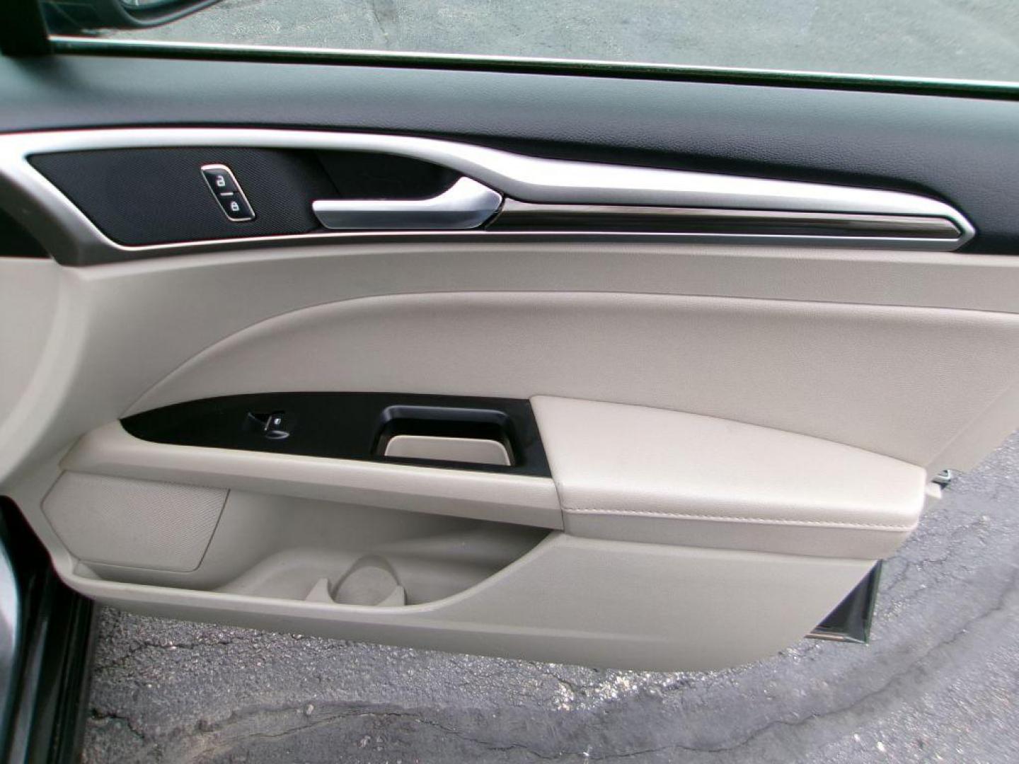 2018 GRAY FORD FUSION SE HYBRID (3FA6P0LU5JR) with an 2.0L engine, Continuously Variable transmission, located at 501 E. Columbia St., Springfield, OH, 45503, (800) 262-7122, 39.925262, -83.801796 - *** Leather *** Back Up Camera *** SE Hybrid *** Serviced and Detailed *** Clean CarFax with 21 Service Records *** Alloy Wheels *** Jay North Auto has offered hand picked vehicles since 1965! Our customer's enjoy a NO pressure buying experience with a small town feel. All of our vehicles get f - Photo#15