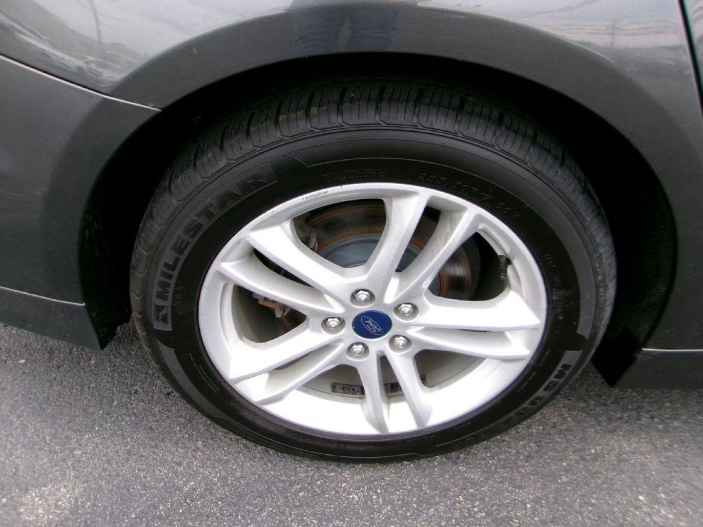 2018 GRAY FORD FUSION SE HYBRID (3FA6P0LU5JR) with an 2.0L engine, Continuously Variable transmission, located at 501 E. Columbia St., Springfield, OH, 45503, (800) 262-7122, 39.925262, -83.801796 - *** Leather *** Back Up Camera *** SE Hybrid *** Serviced and Detailed *** Clean CarFax with 21 Service Records *** Alloy Wheels *** Jay North Auto has offered hand picked vehicles since 1965! Our customer's enjoy a NO pressure buying experience with a small town feel. All of our vehicles get f - Photo#20