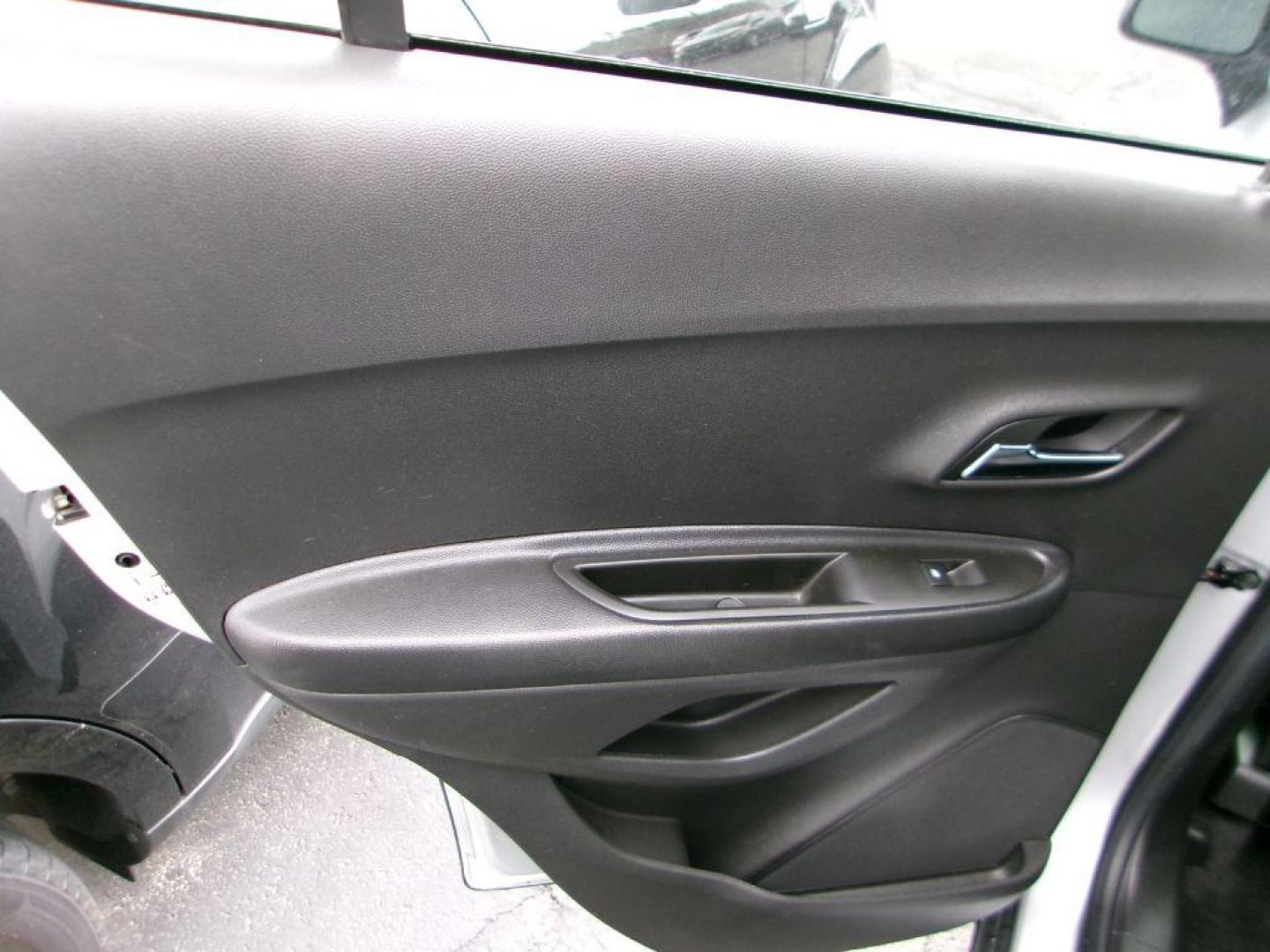 2021 SILVER CHEVROLET TRAX 1LT (KL7CJLSB6MB) with an 1.4L engine, Automatic transmission, located at 501 E. Columbia St., Springfield, OH, 45503, (800) 262-7122, 39.925262, -83.801796 - *** New Turbo *** New Converter *** Tune Up *** 1 Owner *** Remote Start *** LT *** Serviced and Detailed *** FWD *** Jay North Auto has offered hand picked vehicles since 1965! Our customer's enjoy a NO pressure buying experience with a small town feel. All of our vehicles get fully inspected - Photo#8