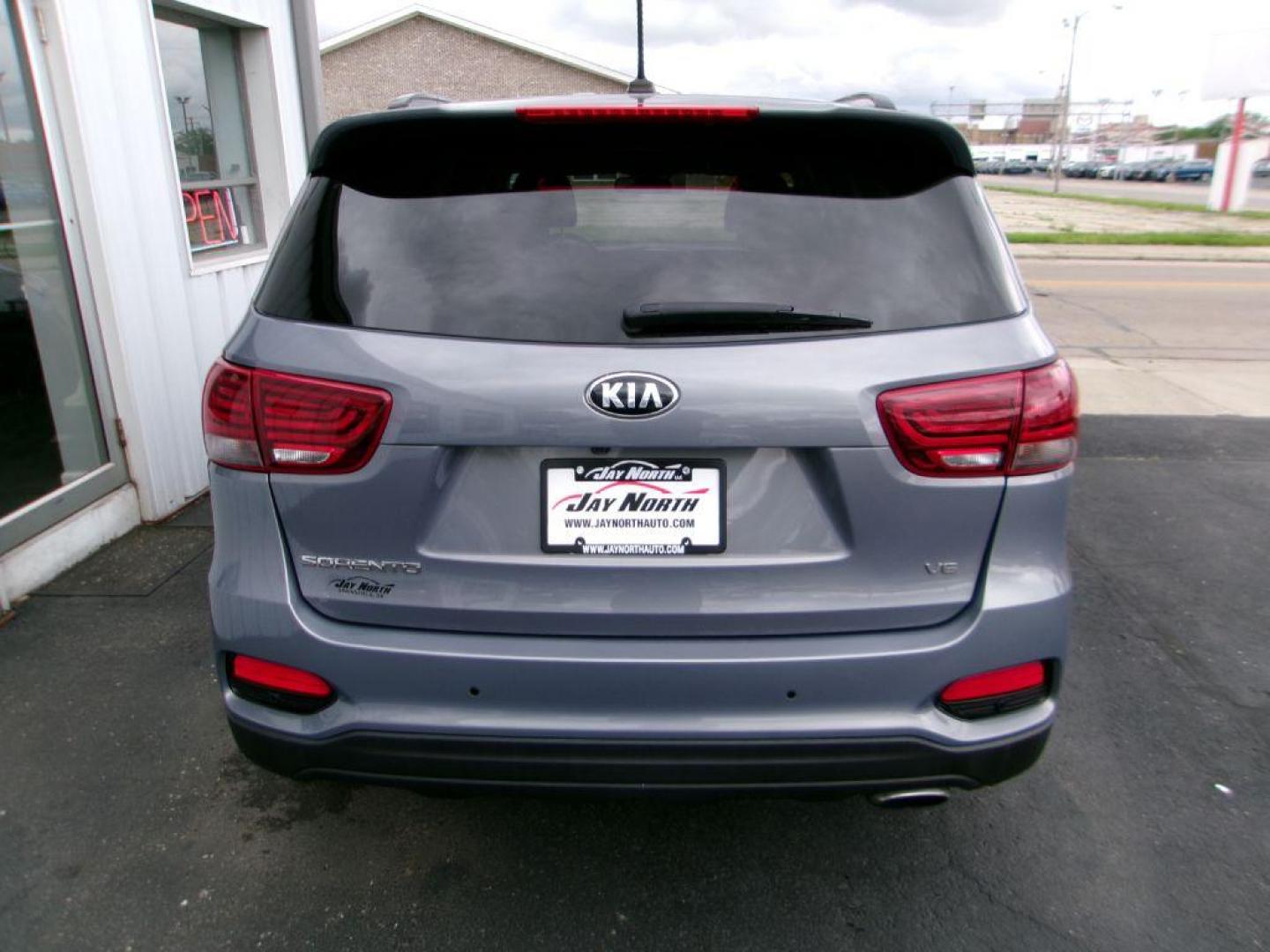 2020 GRAY KIA SORENTO S (5XYPG4A56LG) with an 3.3L engine, Automatic transmission, located at 501 E. Columbia St., Springfield, OH, 45503, (800) 262-7122, 39.925262, -83.801796 - ***1-Owner***New Front and Rear Brake Pads and Rotors***New Spark Plugs***3.3L V6***Serviced and Detailed*** Jay North Auto has offered hand picked vehicles since 1965! Our customer's enjoy a NO pressure buying experience with a small town feel. All of our vehicles get fully inspected and detail - Photo#4