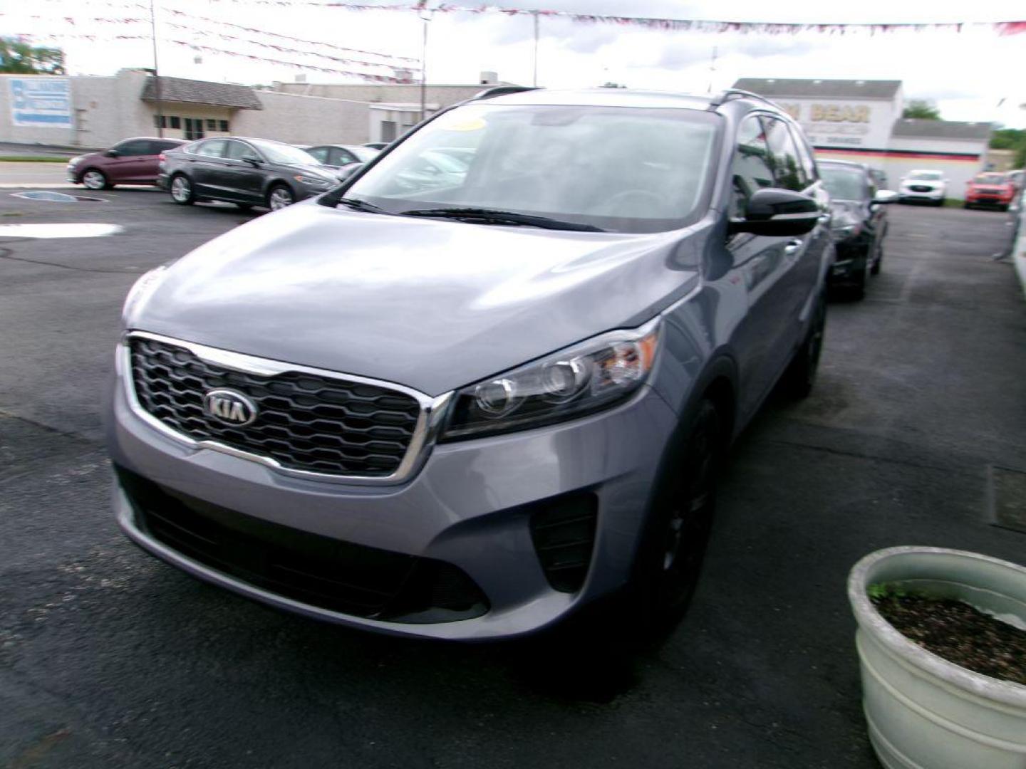 2020 GRAY KIA SORENTO S (5XYPG4A56LG) with an 3.3L engine, Automatic transmission, located at 501 E. Columbia St., Springfield, OH, 45503, (800) 262-7122, 39.925262, -83.801796 - ***1-Owner***New Front and Rear Brake Pads and Rotors***New Spark Plugs***3.3L V6***Serviced and Detailed*** Jay North Auto has offered hand picked vehicles since 1965! Our customer's enjoy a NO pressure buying experience with a small town feel. All of our vehicles get fully inspected and detail - Photo#6