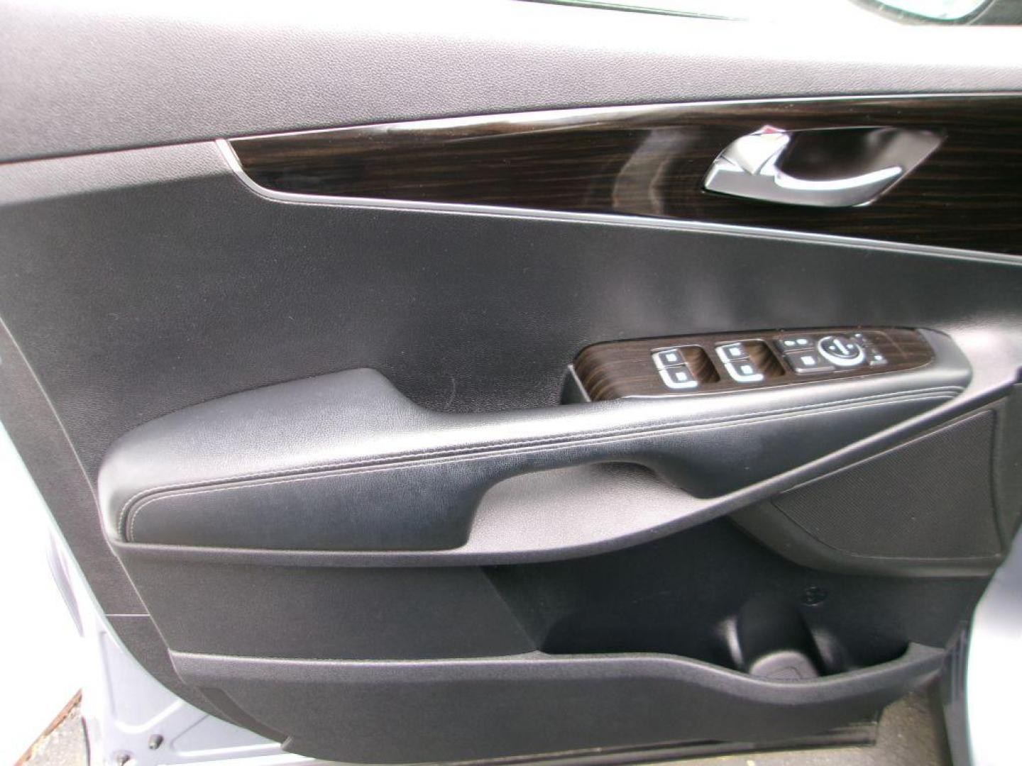 2020 GRAY KIA SORENTO S (5XYPG4A56LG) with an 3.3L engine, Automatic transmission, located at 501 E. Columbia St., Springfield, OH, 45503, (800) 262-7122, 39.925262, -83.801796 - ***1-Owner***New Front and Rear Brake Pads and Rotors***New Spark Plugs***3.3L V6***Serviced and Detailed*** Jay North Auto has offered hand picked vehicles since 1965! Our customer's enjoy a NO pressure buying experience with a small town feel. All of our vehicles get fully inspected and detail - Photo#7
