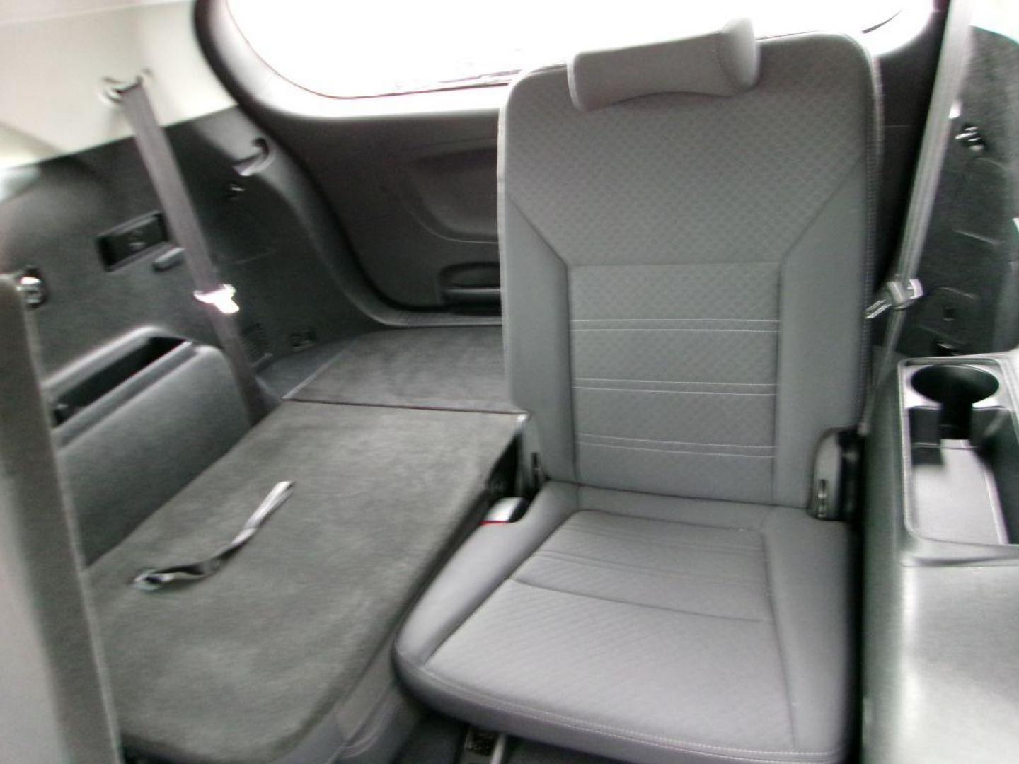 2020 GRAY KIA SORENTO S (5XYPG4A56LG) with an 3.3L engine, Automatic transmission, located at 501 E. Columbia St., Springfield, OH, 45503, (800) 262-7122, 39.925262, -83.801796 - ***1-Owner***New Front and Rear Brake Pads and Rotors***New Spark Plugs***3.3L V6***Serviced and Detailed*** Jay North Auto has offered hand picked vehicles since 1965! Our customer's enjoy a NO pressure buying experience with a small town feel. All of our vehicles get fully inspected and detail - Photo#12