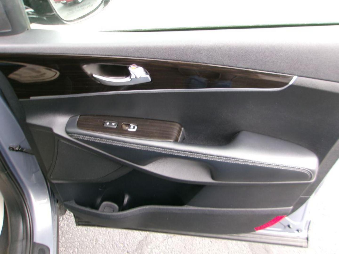 2020 GRAY KIA SORENTO S (5XYPG4A56LG) with an 3.3L engine, Automatic transmission, located at 501 E. Columbia St., Springfield, OH, 45503, (800) 262-7122, 39.925262, -83.801796 - ***1-Owner***New Front and Rear Brake Pads and Rotors***New Spark Plugs***3.3L V6***Serviced and Detailed*** Jay North Auto has offered hand picked vehicles since 1965! Our customer's enjoy a NO pressure buying experience with a small town feel. All of our vehicles get fully inspected and detail - Photo#16