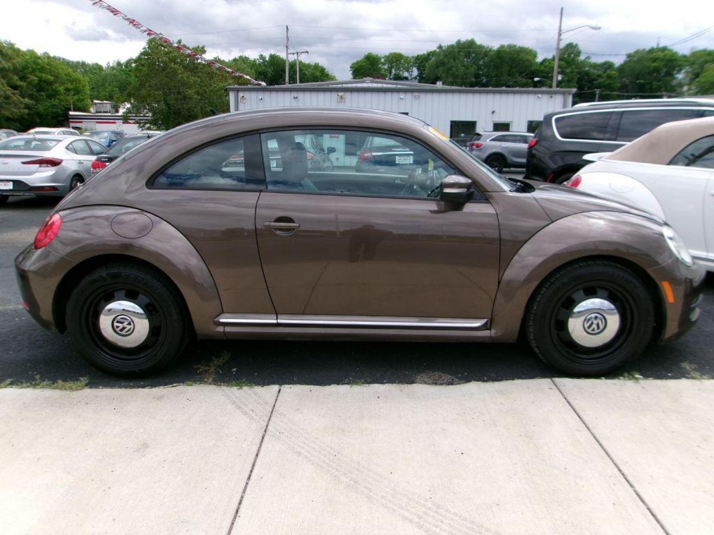 2012 BROWN VOLKSWAGEN BEETLE 2.5 (3VWJP7AT3CM) with an 2.5L engine, Automatic transmission, located at 501 E. Columbia St., Springfield, OH, 45503, (800) 262-7122, 39.925262, -83.801796 - *** Serviced and Detailed *** 2.5L *** Power Windows and Locks *** NICE!!! *** Jay North Auto has offered hand picked vehicles since 1965! Our customer's enjoy a NO pressure buying experience with a small town feel. All of our vehicles get fully inspected and detailed. We are a preferred dealer - Photo#5