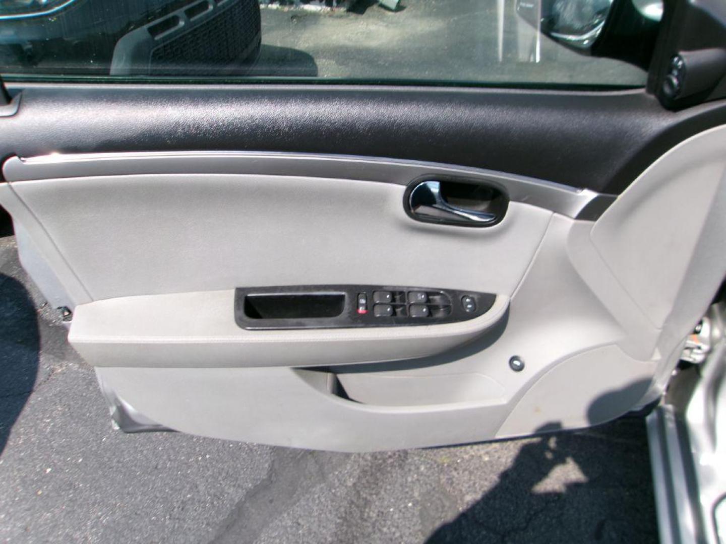 2007 SILVER SATURN AURA XE (1G8ZS57N97F) with an 3.5L engine, Automatic transmission, located at 501 E. Columbia St., Springfield, OH, 45503, (800) 262-7122, 39.925262, -83.801796 - ***Local Trade***Clean Carfax***New Tires***New Front and Rear Break Pads and Rotors***Leather Seating***Sunroof***Serviced and Detailed*** Jay North Auto has offered hand picked vehicles since 1965! Our customer's enjoy a NO pressure buying experience with a small town feel. All of our vehicles - Photo#7