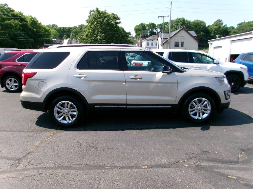 photo of 2017 FORD EXPLORER XLT