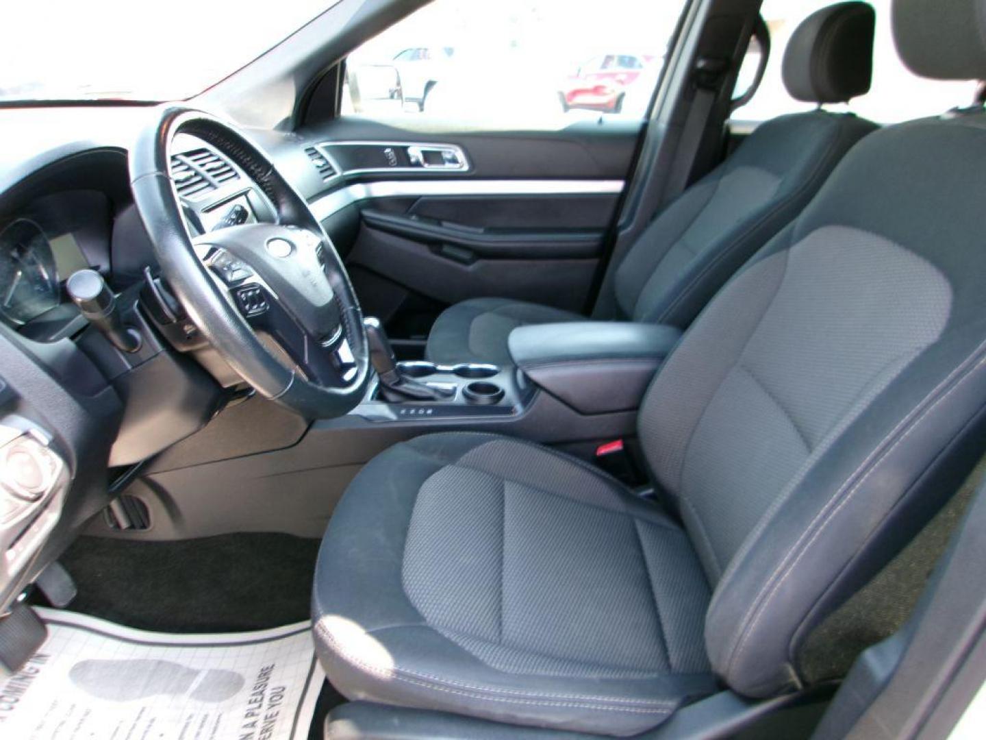 2017 GOLD FORD EXPLORER XLT (1FM5K7D85HG) with an 3.5L engine, Automatic transmission, located at 501 E. Columbia St., Springfield, OH, 45503, (800) 262-7122, 39.925262, -83.801796 - Photo#8