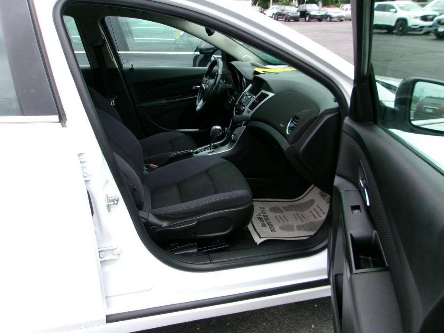 2014 WHITE CHEVROLET CRUZE LT (1G1PC5SB9E7) with an 1.4L engine, Automatic transmission, located at 501 E. Columbia St., Springfield, OH, 45503, (800) 262-7122, 39.925262, -83.801796 - *** New Tires *** New Pads and Rotors *** Serviced and Detailed *** LT *** Back Up Camera *** Remote Start *** Jay North Auto has offered hand picked vehicles since 1965! Our customer's enjoy a NO pressure buying experience with a small town feel. All of our vehicles get fully inspected and det - Photo#15
