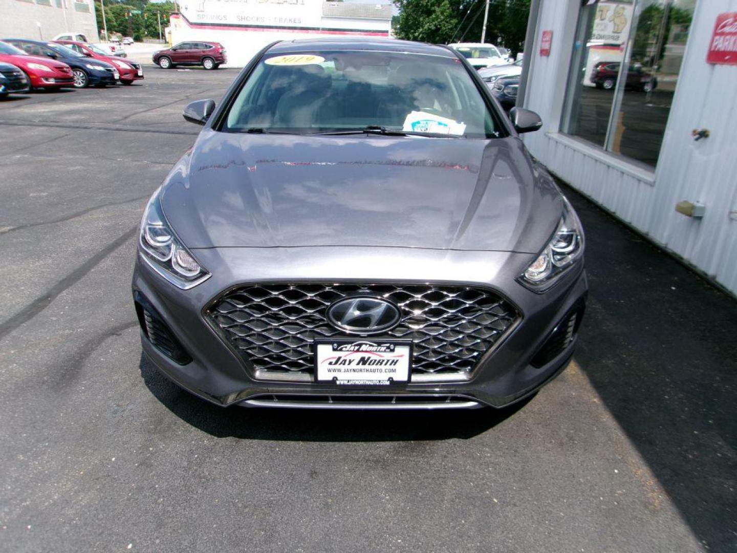 2019 GRAY HYUNDAI SONATA LIMITED (5NPE34AF0KH) with an 2.4L engine, Automatic transmission, located at 501 E. Columbia St., Springfield, OH, 45503, (800) 262-7122, 39.925262, -83.801796 - ***Clean Carfax***Limited***Heated and Cooled Seats***Sunroof***Blind Spot***Apple and Android Auto***Serviced and Datailed*** Jay North Auto has offered hand picked vehicles since 1965! Our customer's enjoy a NO pressure buying experience with a small town feel. All of our vehicles get fully in - Photo#2