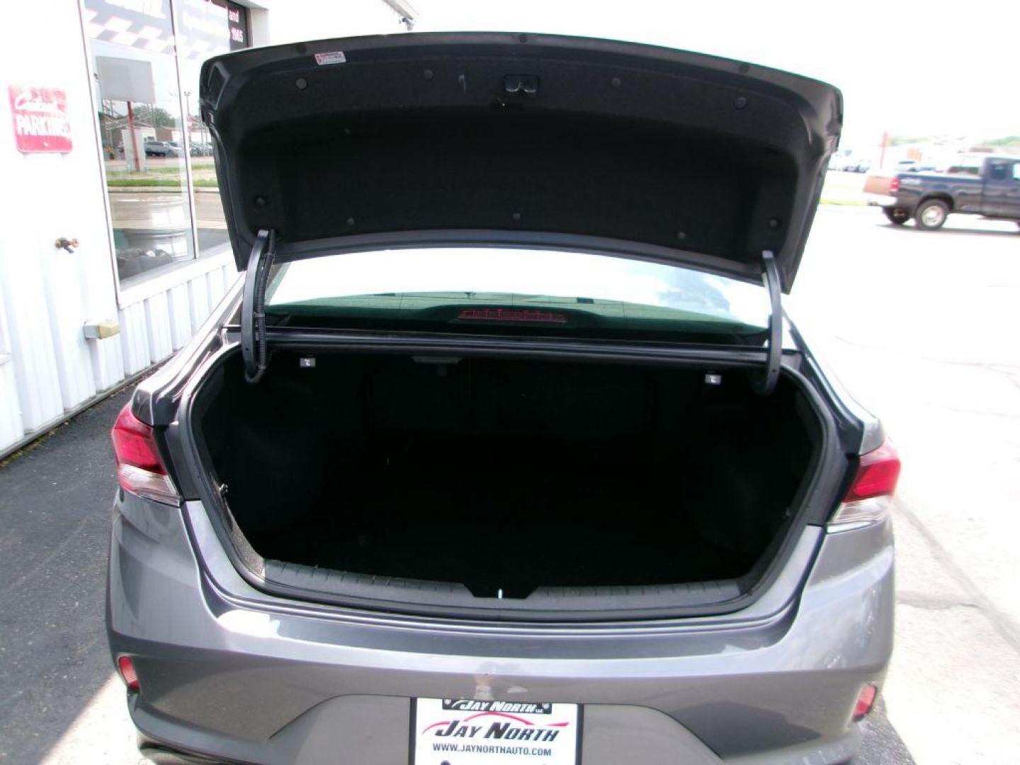 2019 GRAY HYUNDAI SONATA LIMITED (5NPE34AF0KH) with an 2.4L engine, Automatic transmission, located at 501 E. Columbia St., Springfield, OH, 45503, (800) 262-7122, 39.925262, -83.801796 - ***Clean Carfax***Limited***Heated and Cooled Seats***Sunroof***Blind Spot***Apple and Android Auto***Serviced and Datailed*** Jay North Auto has offered hand picked vehicles since 1965! Our customer's enjoy a NO pressure buying experience with a small town feel. All of our vehicles get fully in - Photo#7