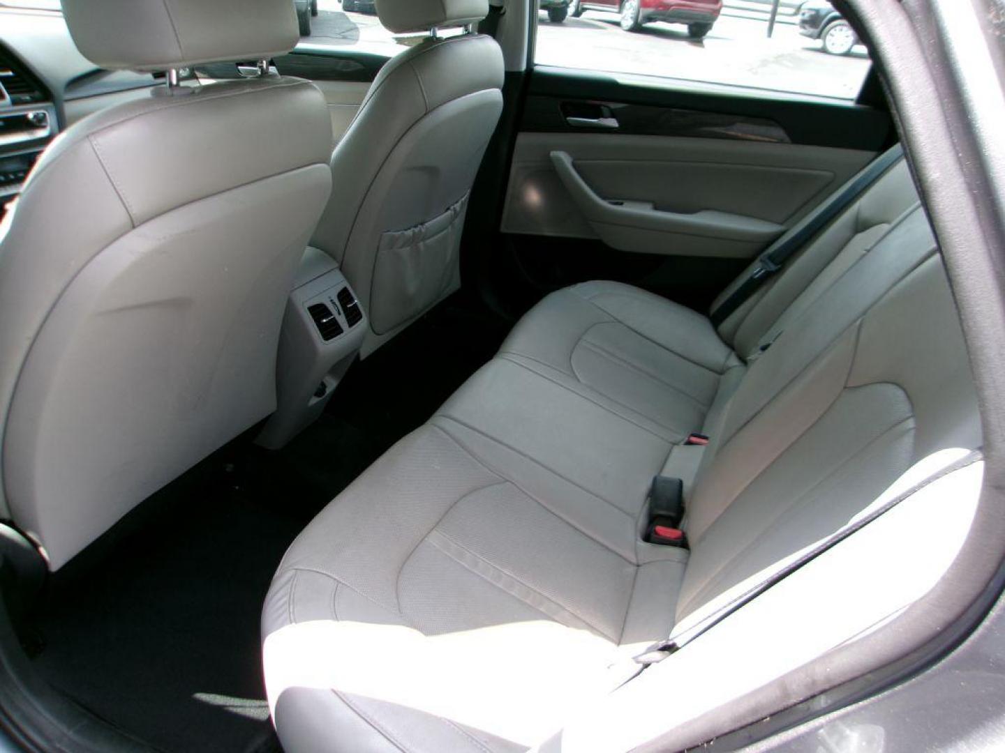 2019 GRAY HYUNDAI SONATA LIMITED (5NPE34AF0KH) with an 2.4L engine, Automatic transmission, located at 501 E. Columbia St., Springfield, OH, 45503, (800) 262-7122, 39.925262, -83.801796 - ***Clean Carfax***Limited***Heated and Cooled Seats***Sunroof***Blind Spot***Apple and Android Auto***Serviced and Datailed*** Jay North Auto has offered hand picked vehicles since 1965! Our customer's enjoy a NO pressure buying experience with a small town feel. All of our vehicles get fully in - Photo#8