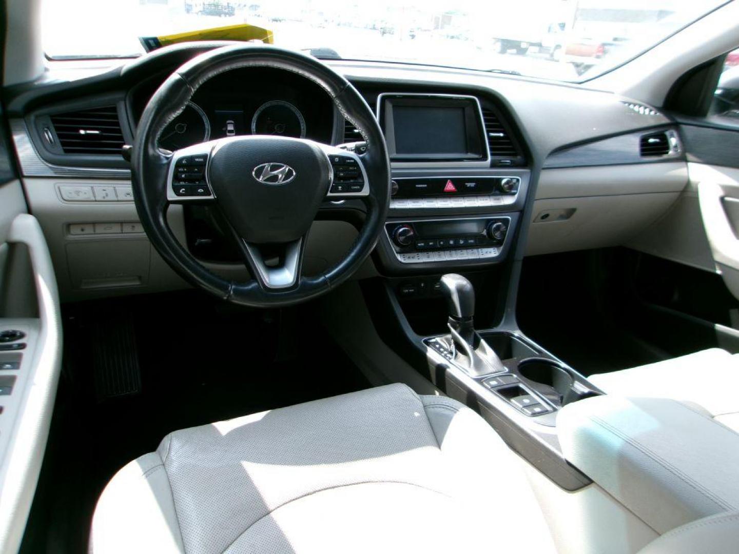 2019 GRAY HYUNDAI SONATA LIMITED (5NPE34AF0KH) with an 2.4L engine, Automatic transmission, located at 501 E. Columbia St., Springfield, OH, 45503, (800) 262-7122, 39.925262, -83.801796 - ***Clean Carfax***Limited***Heated and Cooled Seats***Sunroof***Blind Spot***Apple and Android Auto***Serviced and Datailed*** Jay North Auto has offered hand picked vehicles since 1965! Our customer's enjoy a NO pressure buying experience with a small town feel. All of our vehicles get fully in - Photo#9