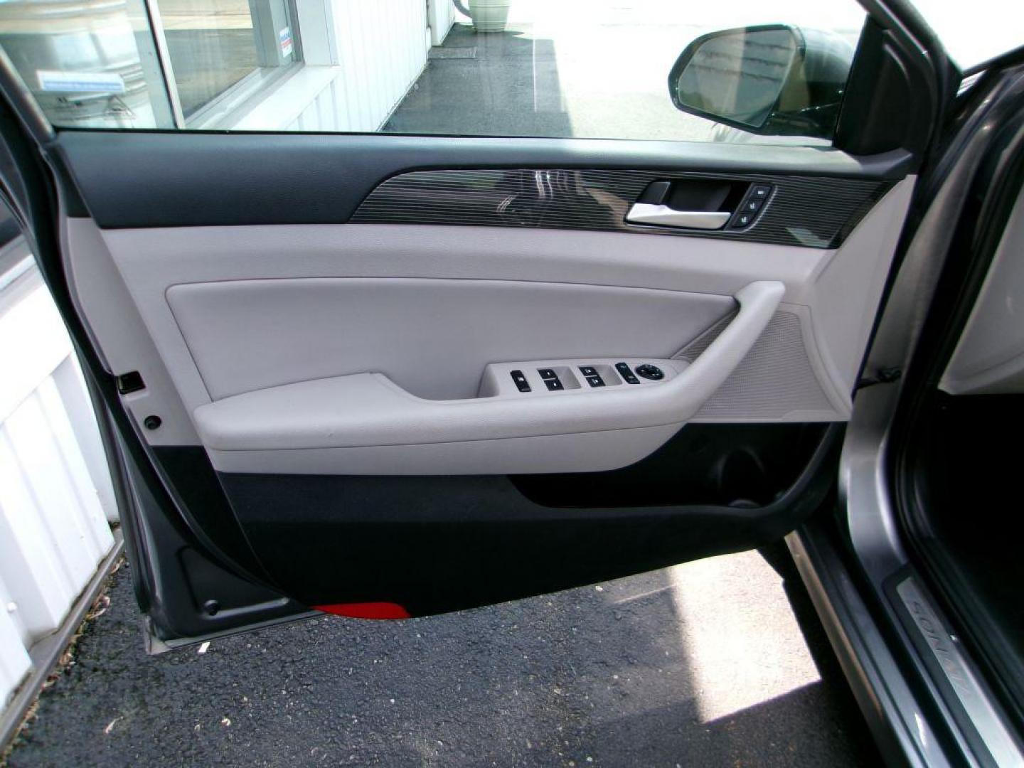 2019 GRAY HYUNDAI SONATA LIMITED (5NPE34AF0KH) with an 2.4L engine, Automatic transmission, located at 501 E. Columbia St., Springfield, OH, 45503, (800) 262-7122, 39.925262, -83.801796 - ***Clean Carfax***Limited***Heated and Cooled Seats***Sunroof***Blind Spot***Apple and Android Auto***Serviced and Datailed*** Jay North Auto has offered hand picked vehicles since 1965! Our customer's enjoy a NO pressure buying experience with a small town feel. All of our vehicles get fully in - Photo#11