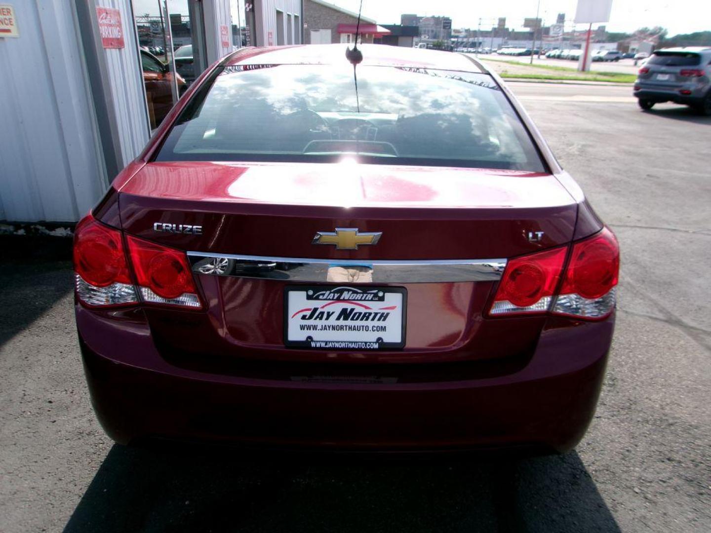2015 RED CHEVROLET CRUZE LT (1G1PC5SB4F7) with an 1.4L engine, Automatic transmission, located at 501 E. Columbia St., Springfield, OH, 45503, (800) 262-7122, 39.925262, -83.801796 - Photo#5