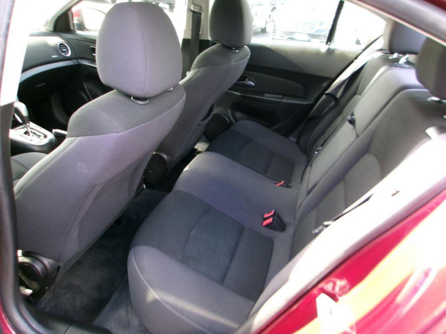 2015 RED CHEVROLET CRUZE LT (1G1PC5SB4F7) with an 1.4L engine, Automatic transmission, located at 501 E. Columbia St., Springfield, OH, 45503, (800) 262-7122, 39.925262, -83.801796 - Photo#7