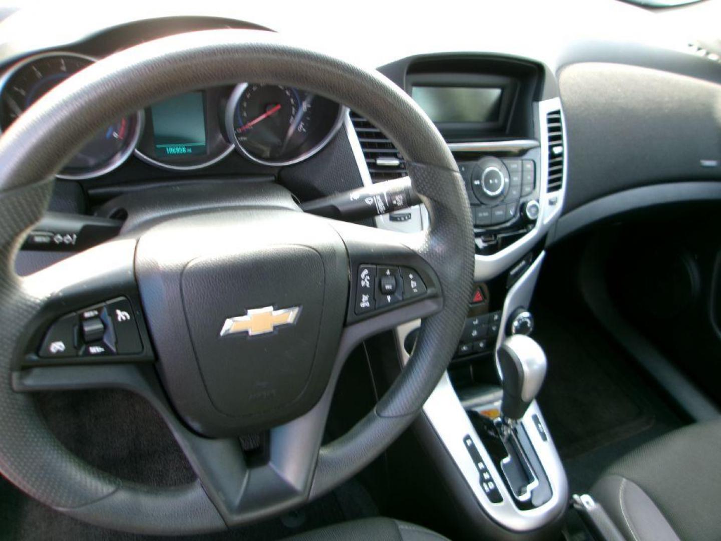 2015 RED CHEVROLET CRUZE LT (1G1PC5SB4F7) with an 1.4L engine, Automatic transmission, located at 501 E. Columbia St., Springfield, OH, 45503, (800) 262-7122, 39.925262, -83.801796 - Photo#10
