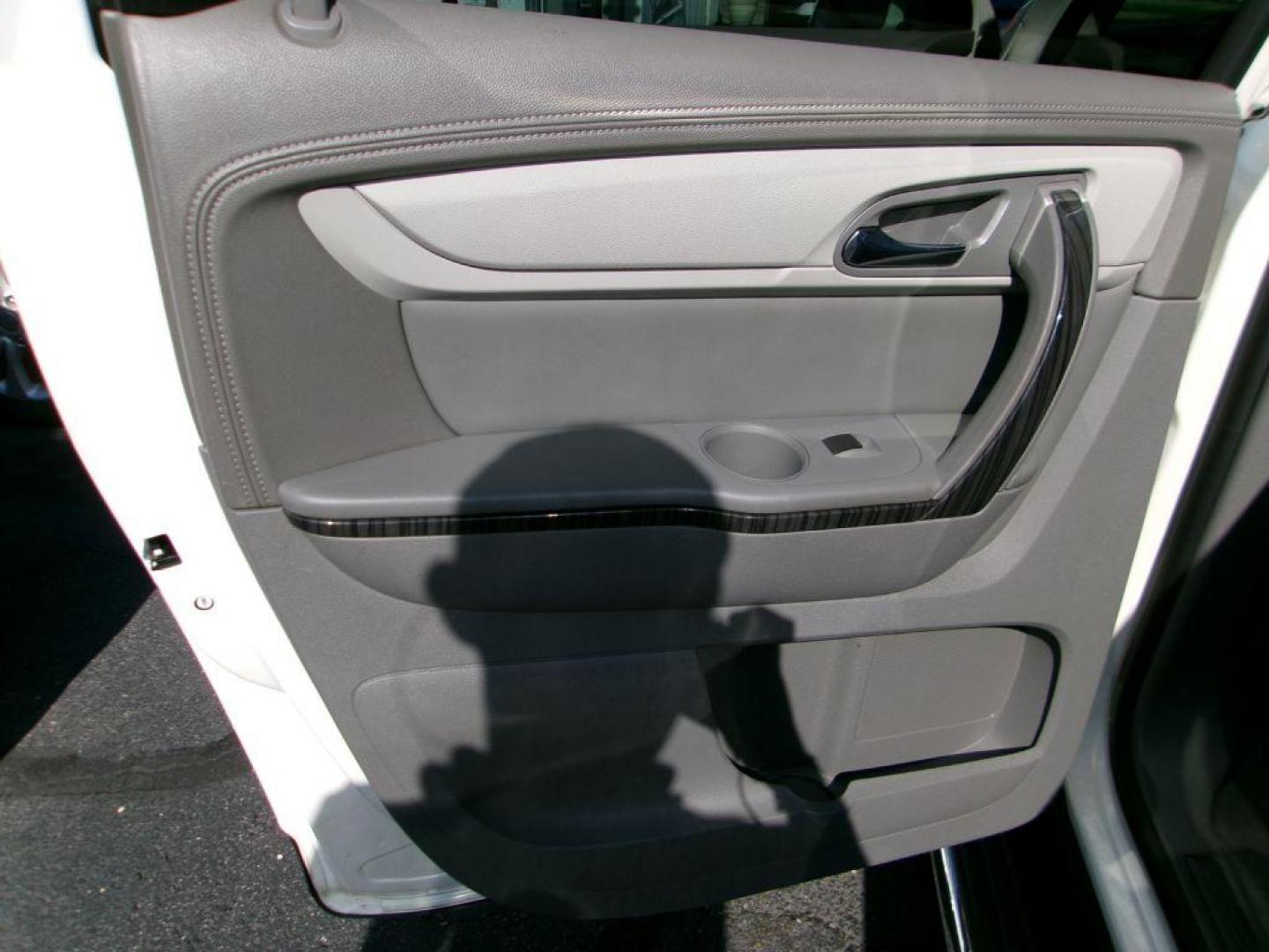 2014 WHITE CHEVROLET TRAVERSE LTZ (1GNKVJKD1EJ) with an 3.6L engine, Automatic transmission, located at 501 E. Columbia St., Springfield, OH, 45503, (800) 262-7122, 39.925262, -83.801796 - ***1-Owner***Clean Carfax***AWD***LTZ***Heated Leather Seating***3.6L V6***3rd Row Seating***Serviced and Detailed*** Jay North Auto has offered hand picked vehicles since 1965! Our customer's enjoy a NO pressure buying experience with a small town feel. All of our vehicles get fully inspected - Photo#11