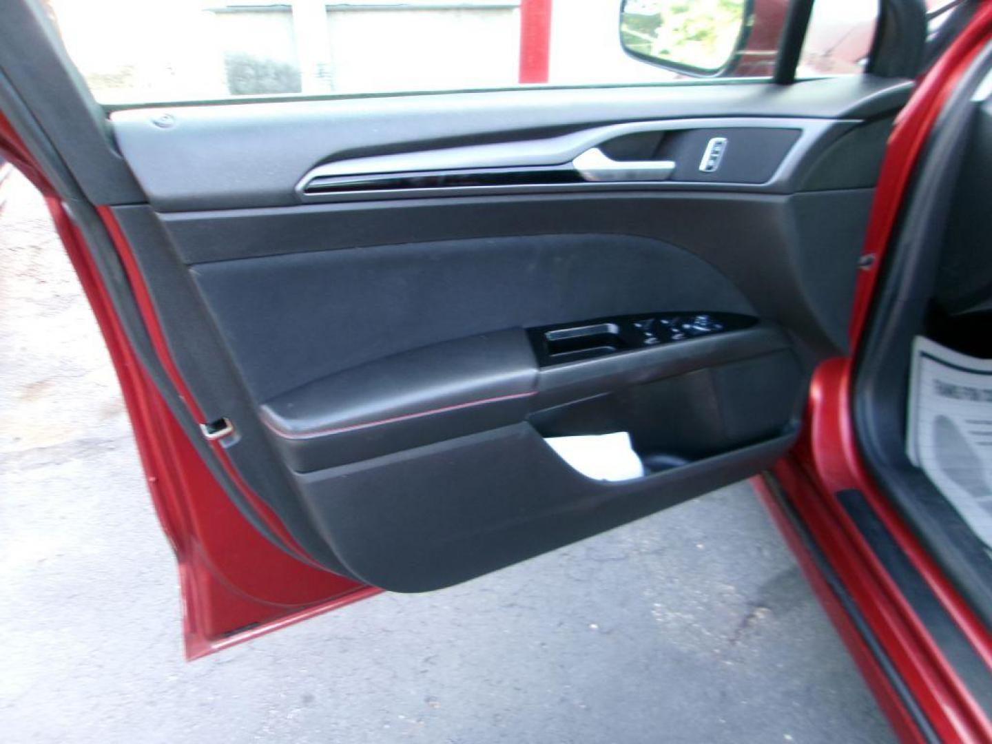 2014 RED FORD FUSION SE (3FA6P0H74ER) with an 2.5L engine, Automatic transmission, located at 501 E. Columbia St., Springfield, OH, 45503, (800) 262-7122, 39.925262, -83.801796 - *** SE Appearance Package *** Moonroof *** Serviced and Detailed *** 2.5L w/6 speed Automatic *** Jay North Auto has offered hand picked vehicles since 1965! Our customer's enjoy a NO pressure buying experience with a small town feel. All of our vehicles get fully inspected and detailed. We are - Photo#6