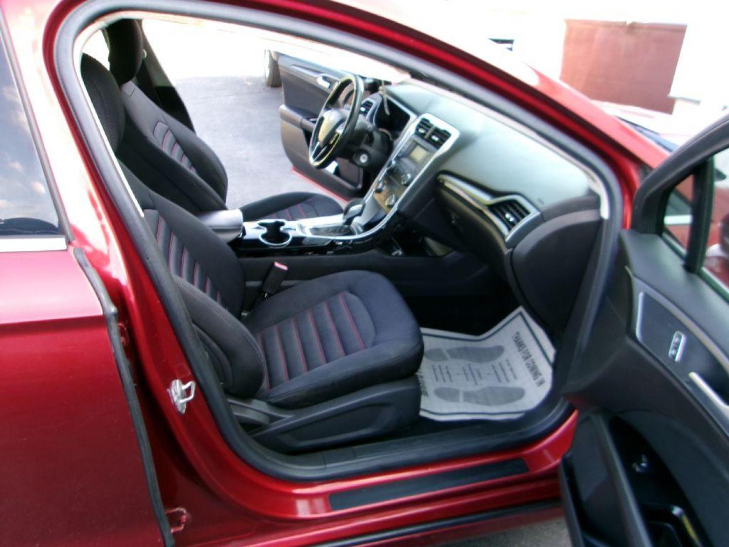 2014 RED FORD FUSION SE (3FA6P0H74ER) with an 2.5L engine, Automatic transmission, located at 501 E. Columbia St., Springfield, OH, 45503, (800) 262-7122, 39.925262, -83.801796 - *** SE Appearance Package *** Moonroof *** Serviced and Detailed *** 2.5L w/6 speed Automatic *** Jay North Auto has offered hand picked vehicles since 1965! Our customer's enjoy a NO pressure buying experience with a small town feel. All of our vehicles get fully inspected and detailed. We are - Photo#13
